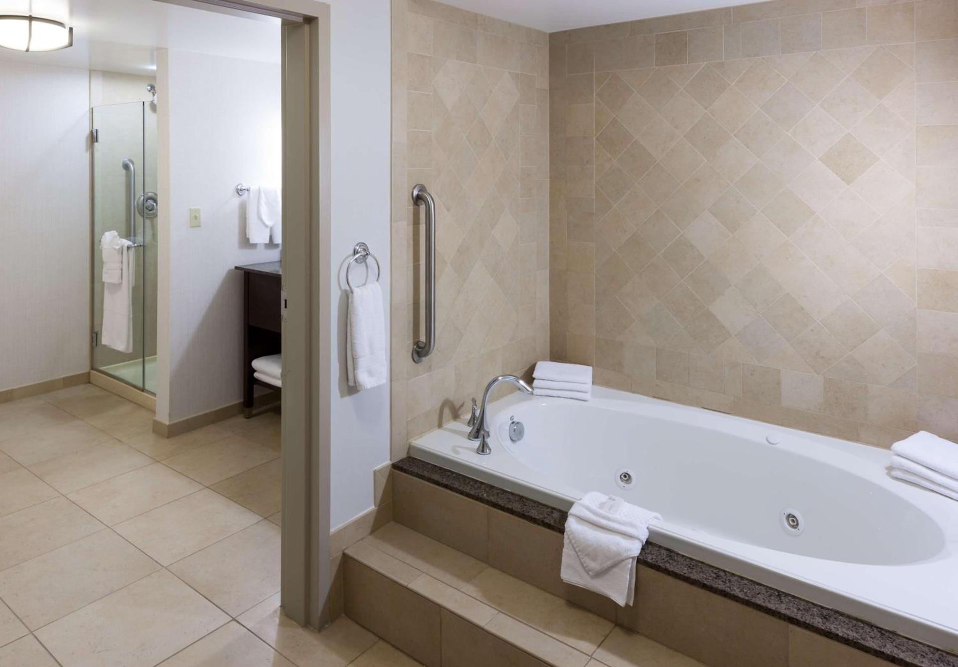 Embassy Suites by Hilton Anchorage photo 23