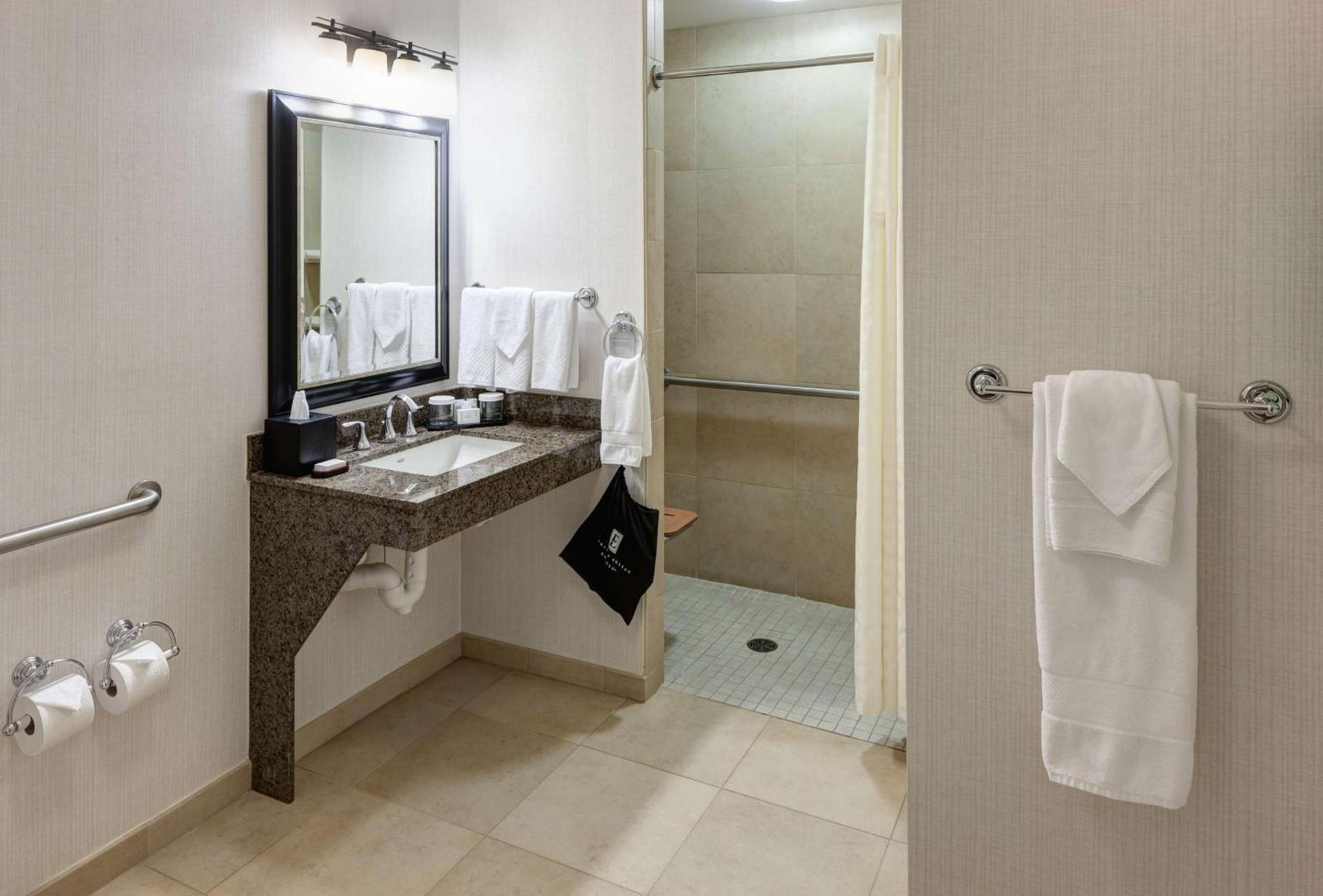 Embassy Suites by Hilton Anchorage photo 26