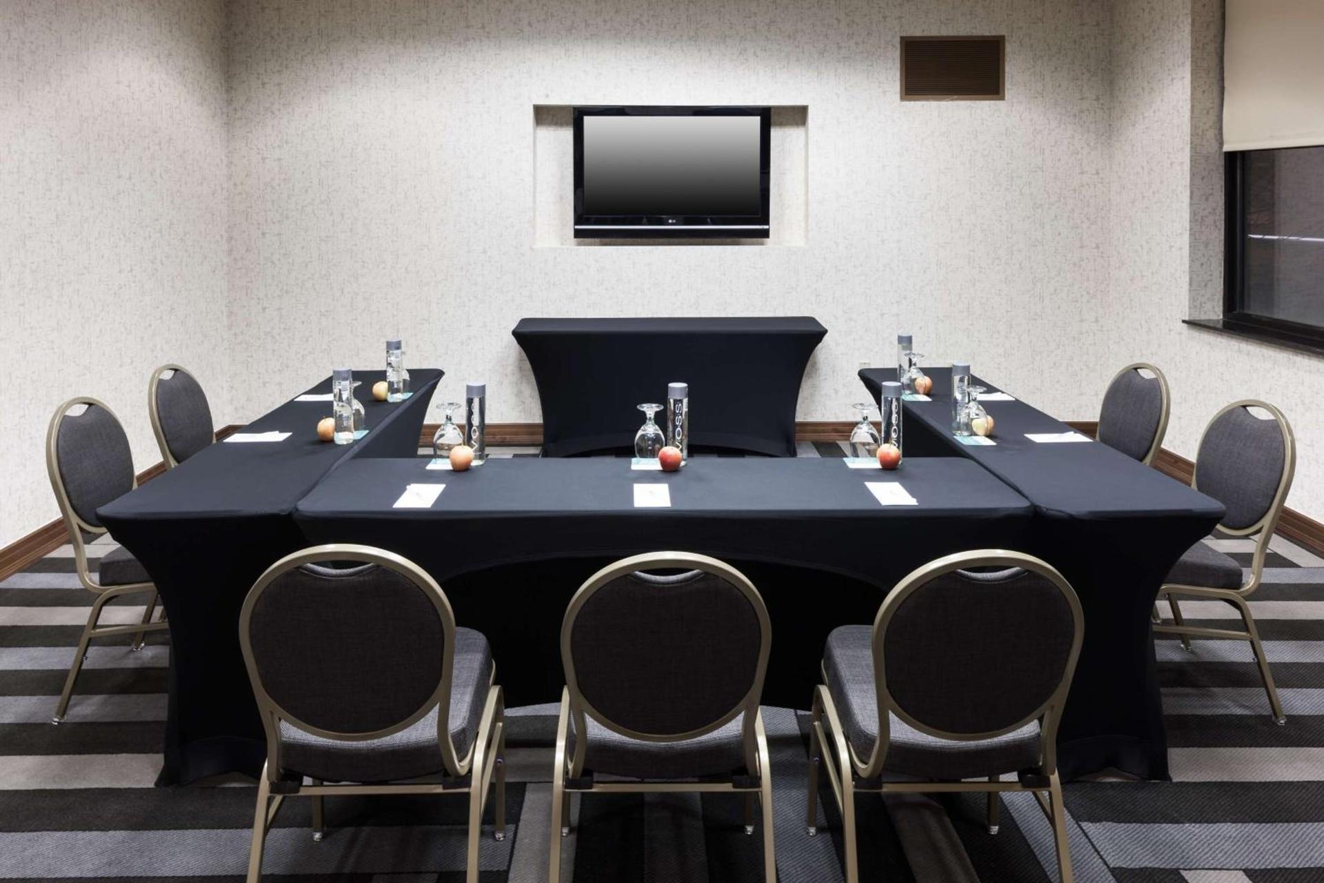 Embassy Suites by Hilton Anchorage photo 32