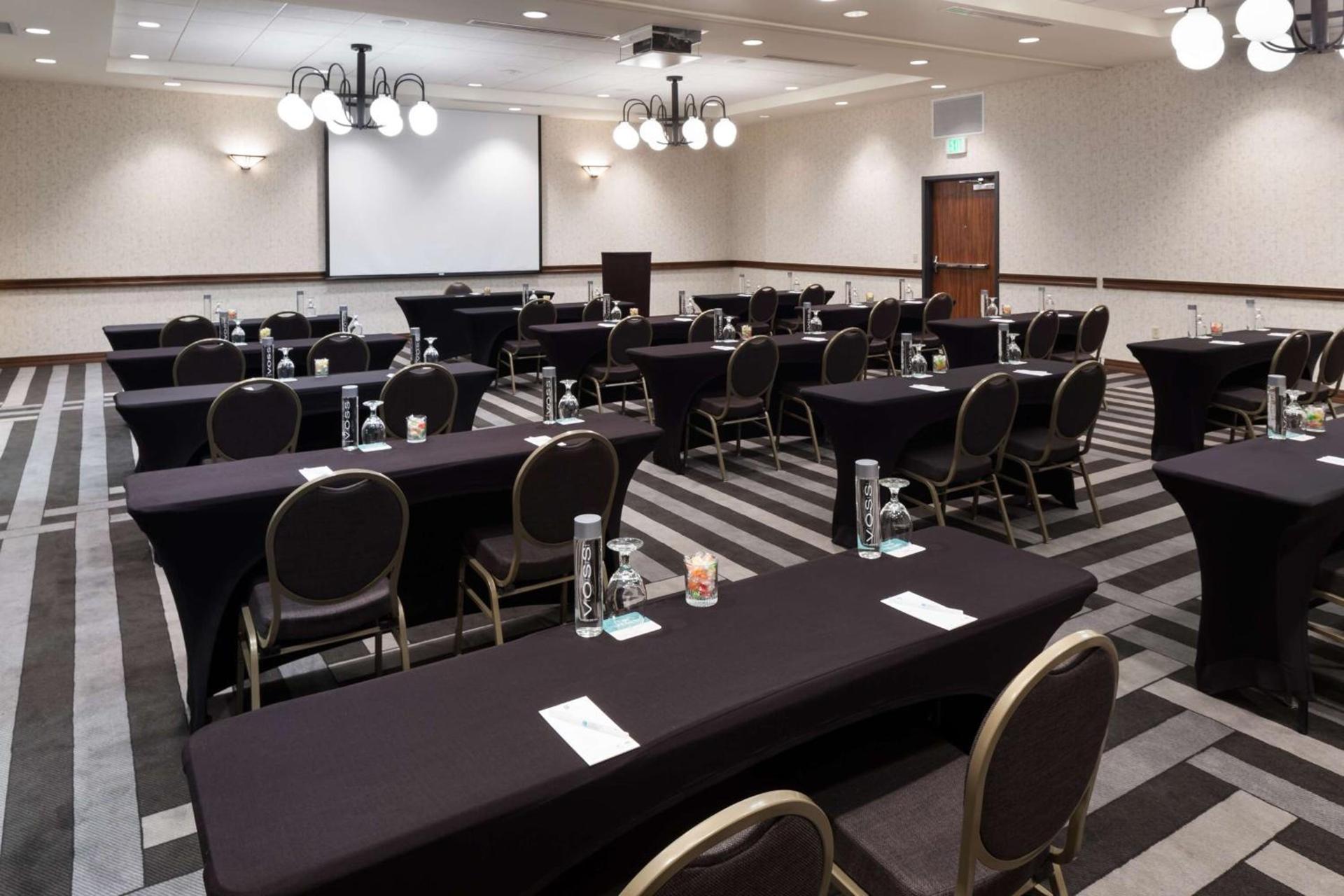 Embassy Suites by Hilton Anchorage photo 35