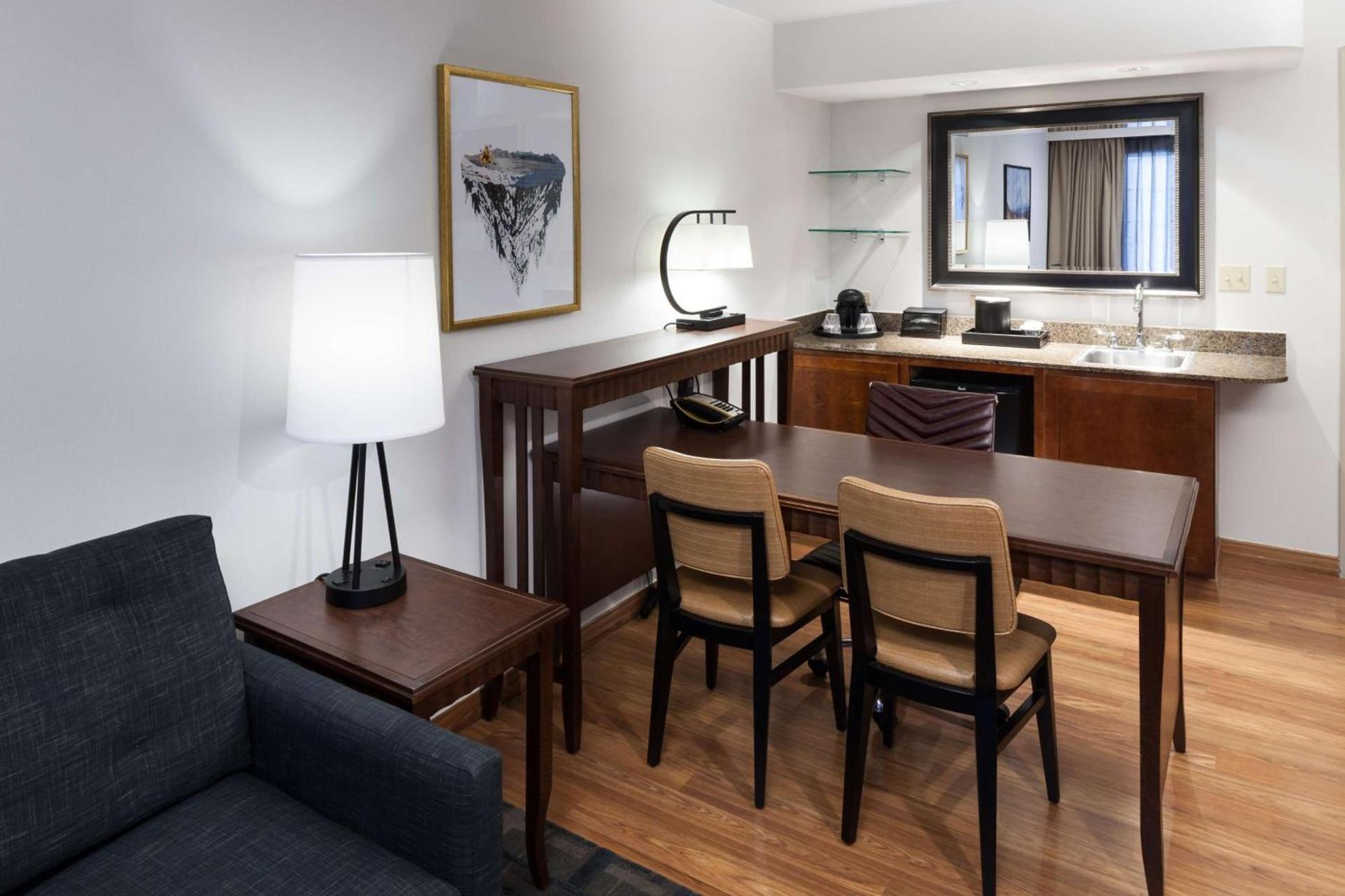 Embassy Suites by Hilton Anchorage photo 38