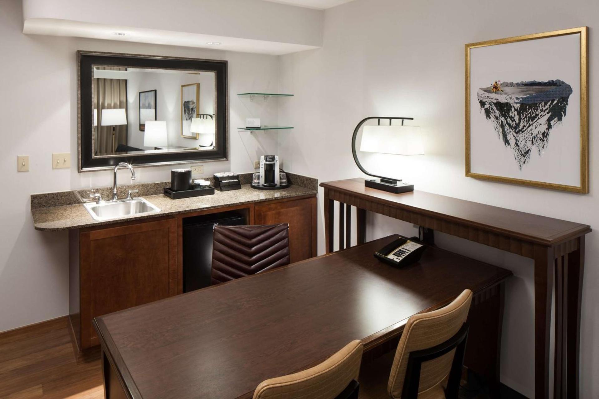 Embassy Suites by Hilton Anchorage photo 39