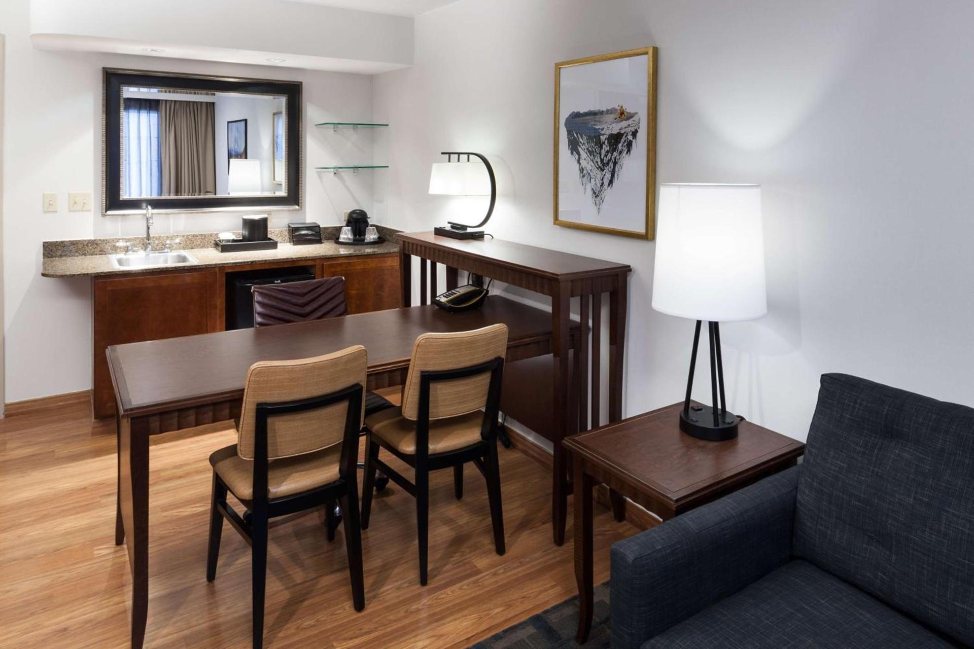 Embassy Suites by Hilton Anchorage photo 30