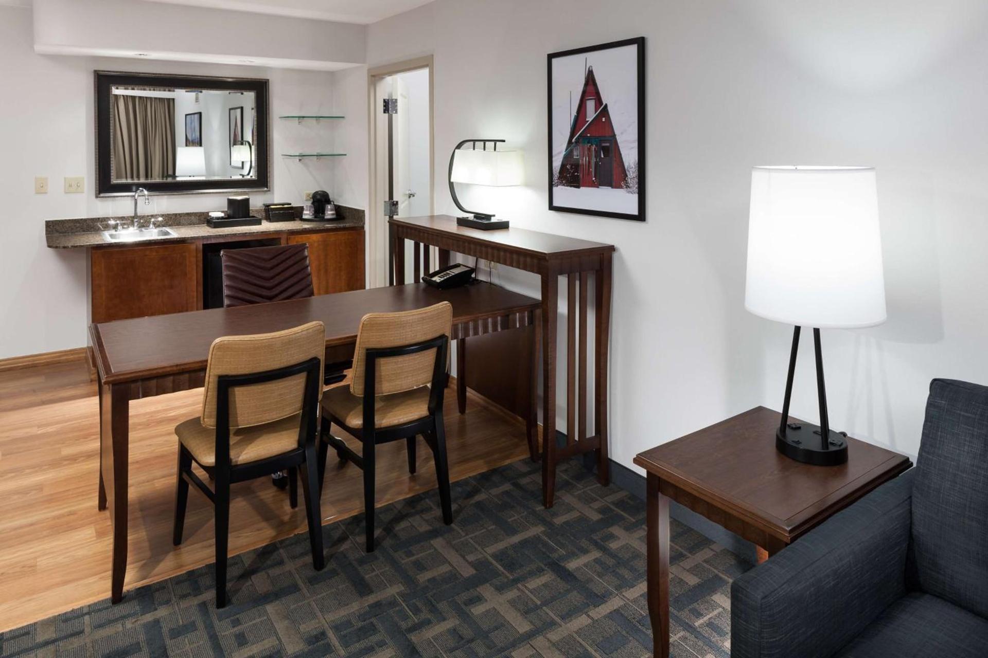 Embassy Suites by Hilton Anchorage photo 2