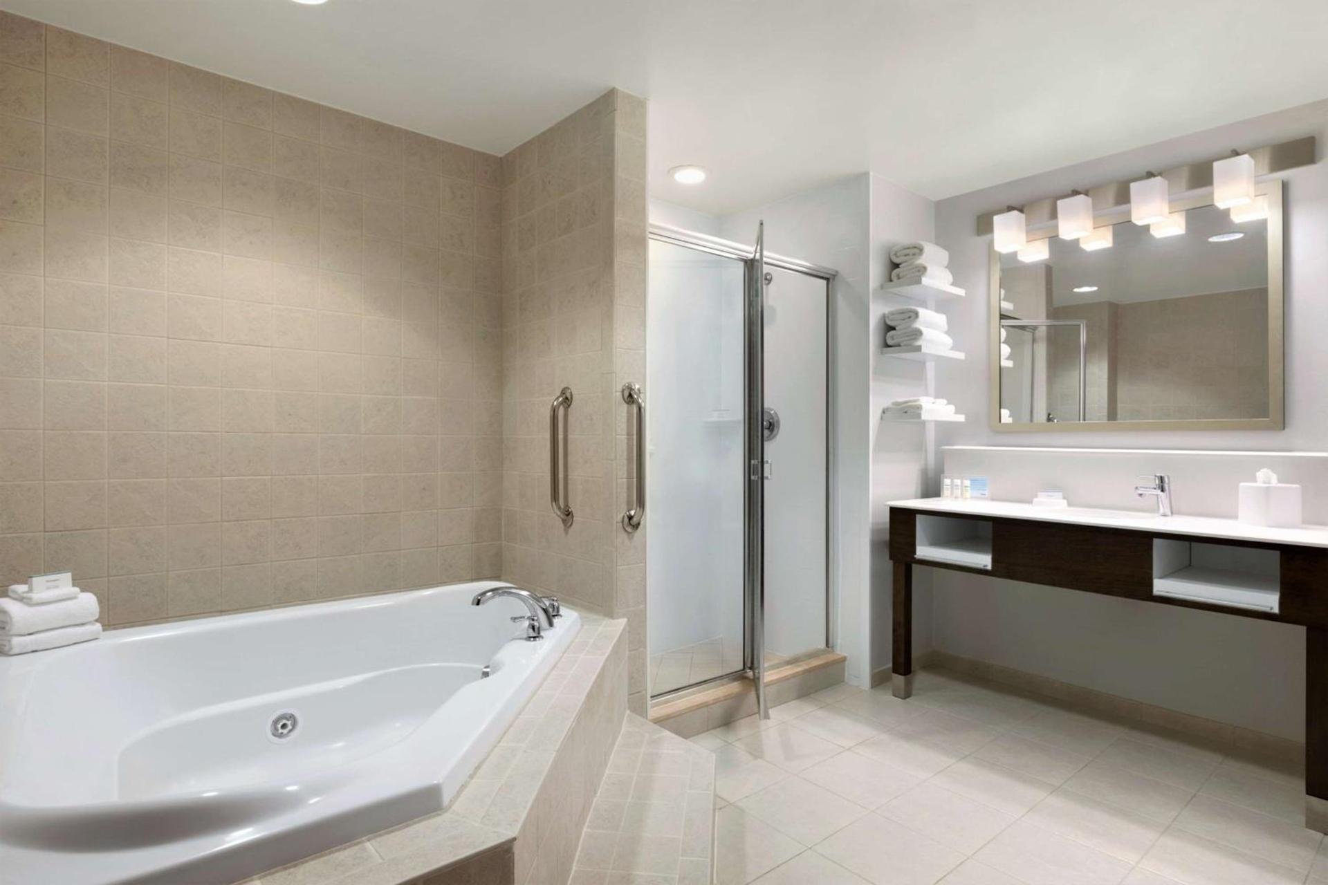 Hampton Inn Long Island-Brookhaven photo 18