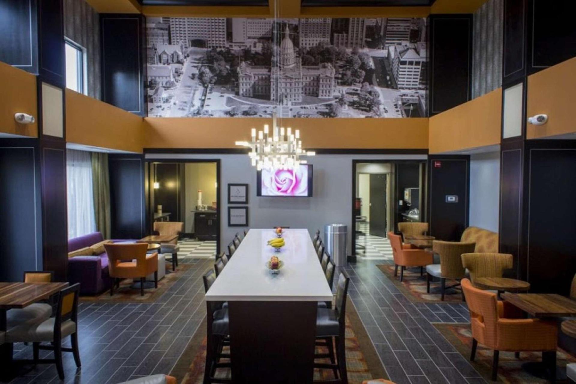 Hampton by Hilton Lansing West photo 2