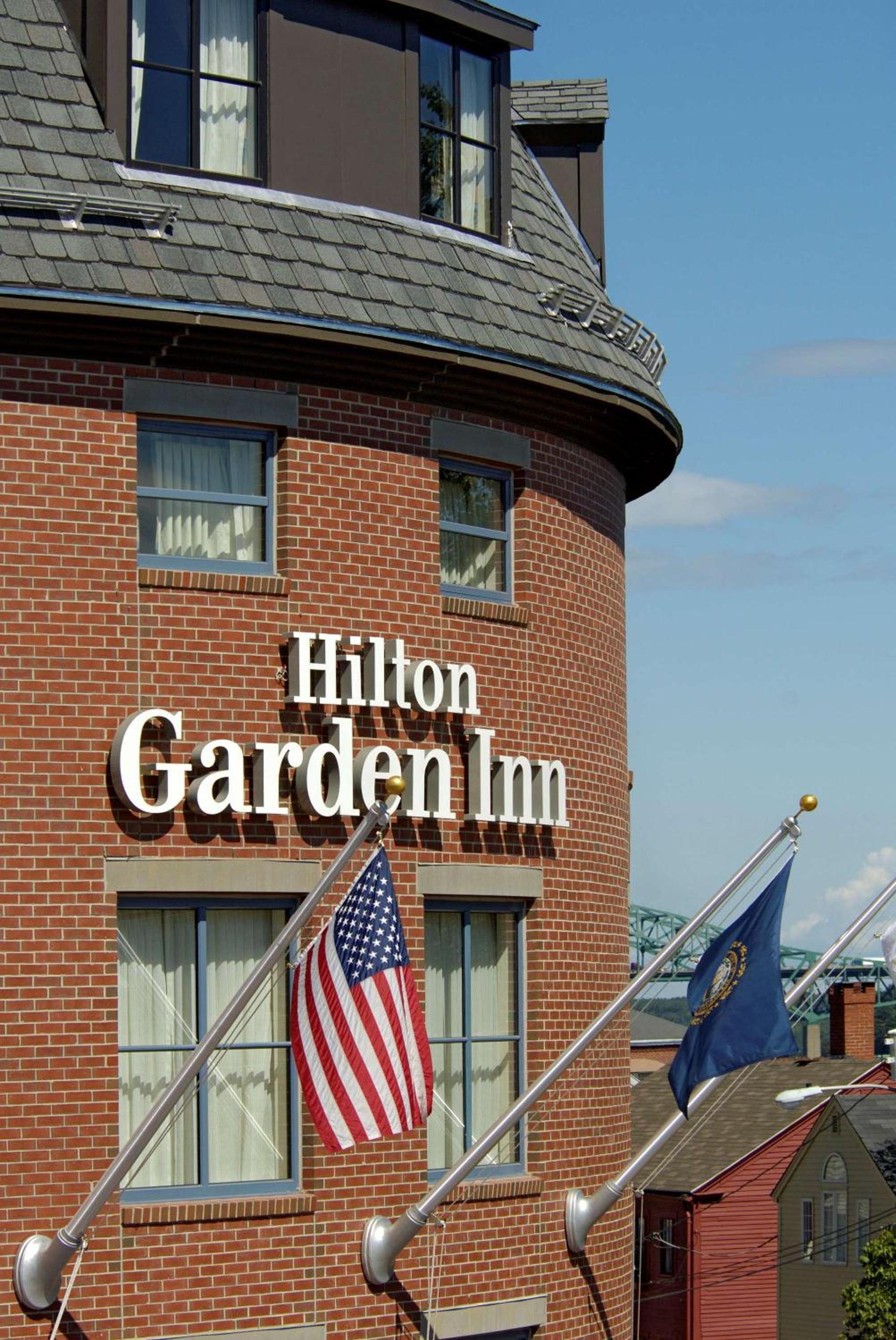 Hilton Garden Inn Portsmouth Downtown photo 2