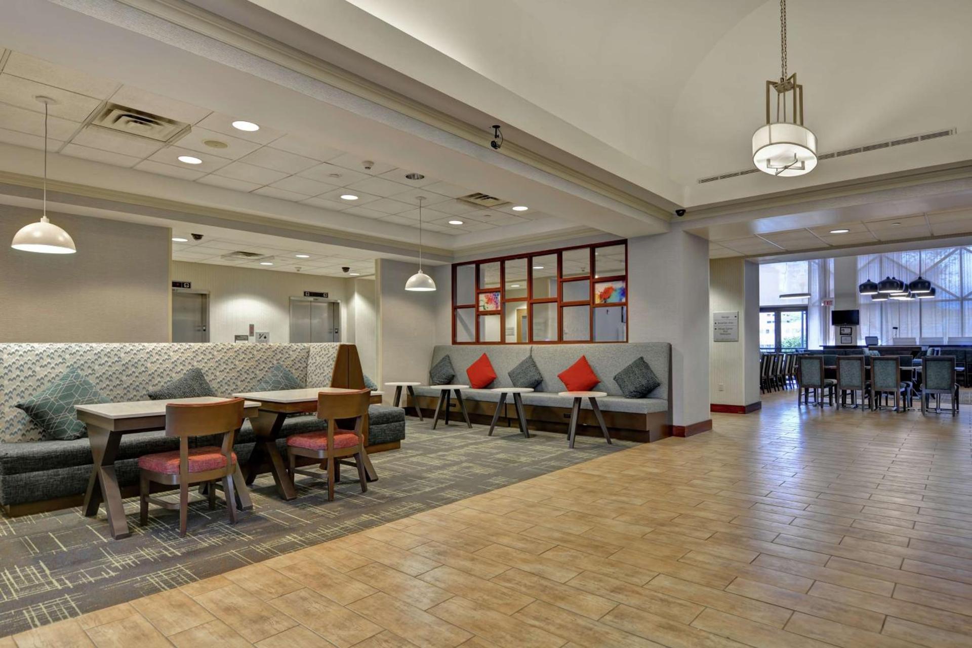 Hampton Inn & Suites Newark-Harrison-Riverwalk photo 10