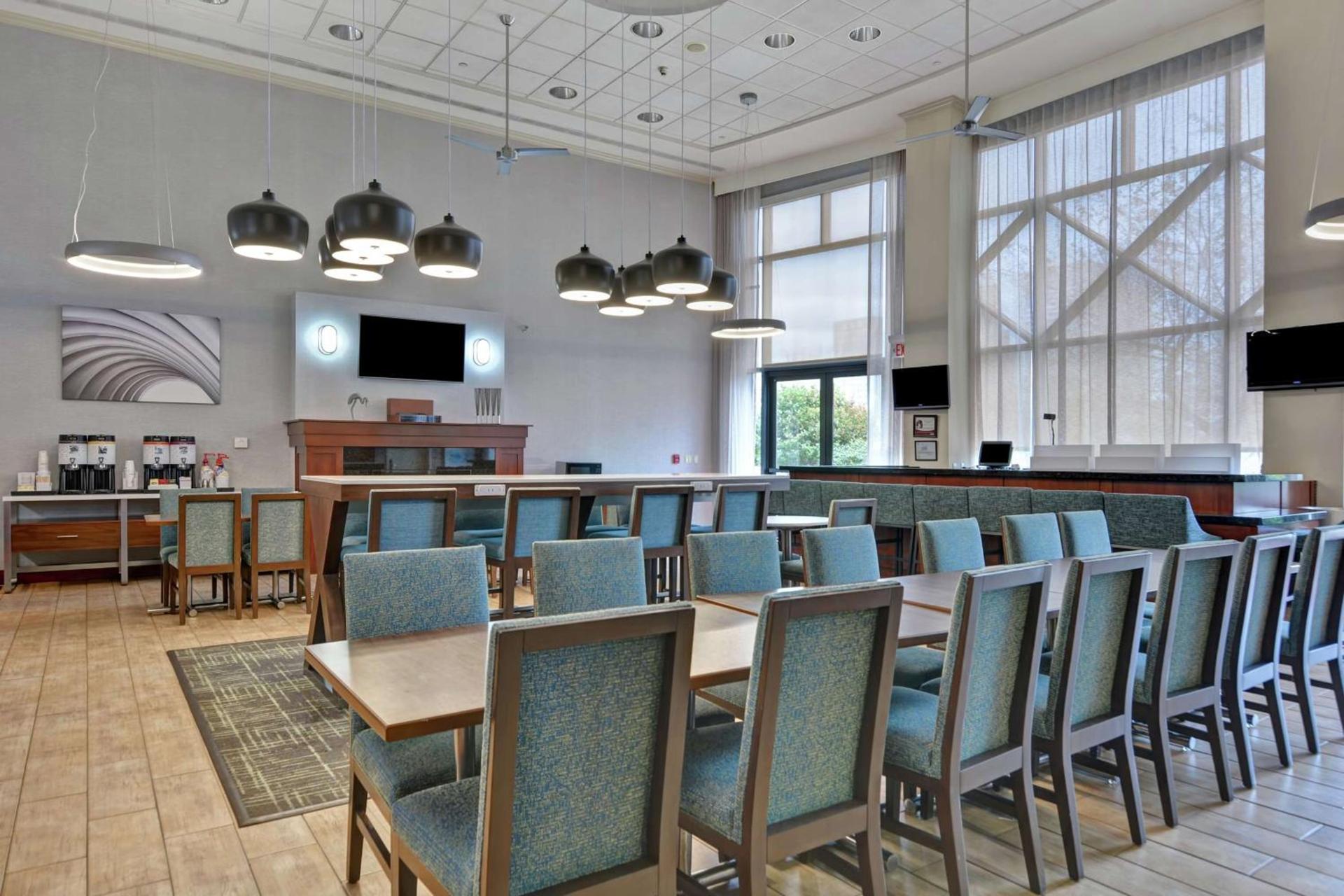 Hampton Inn & Suites Newark-Harrison-Riverwalk photo 11