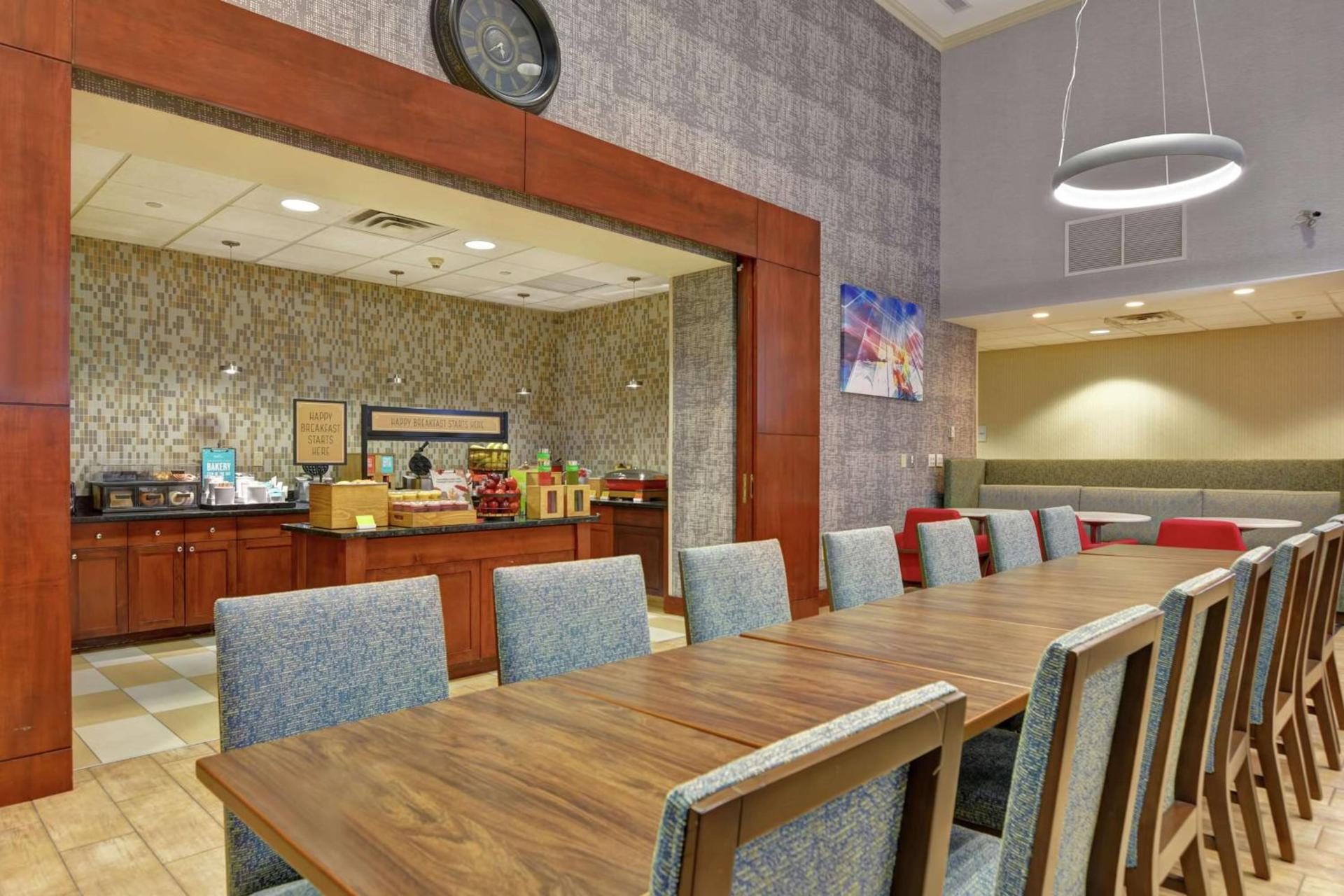 Hampton Inn & Suites Newark-Harrison-Riverwalk photo 14