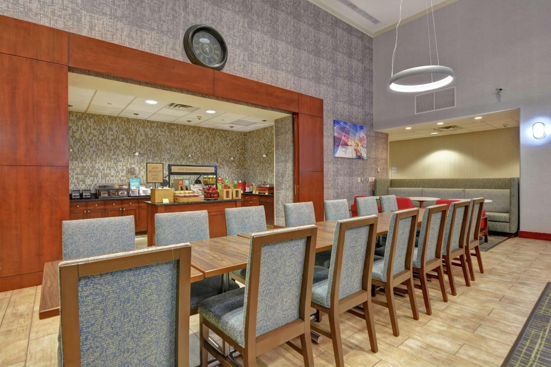 Hampton Inn & Suites Newark-Harrison-Riverwalk photo 15