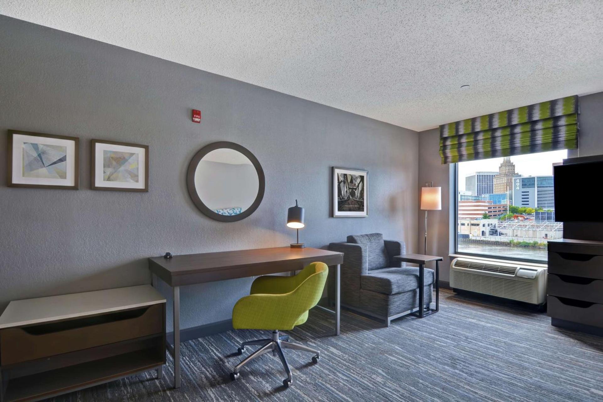 Hampton Inn & Suites Newark-Harrison-Riverwalk photo 25