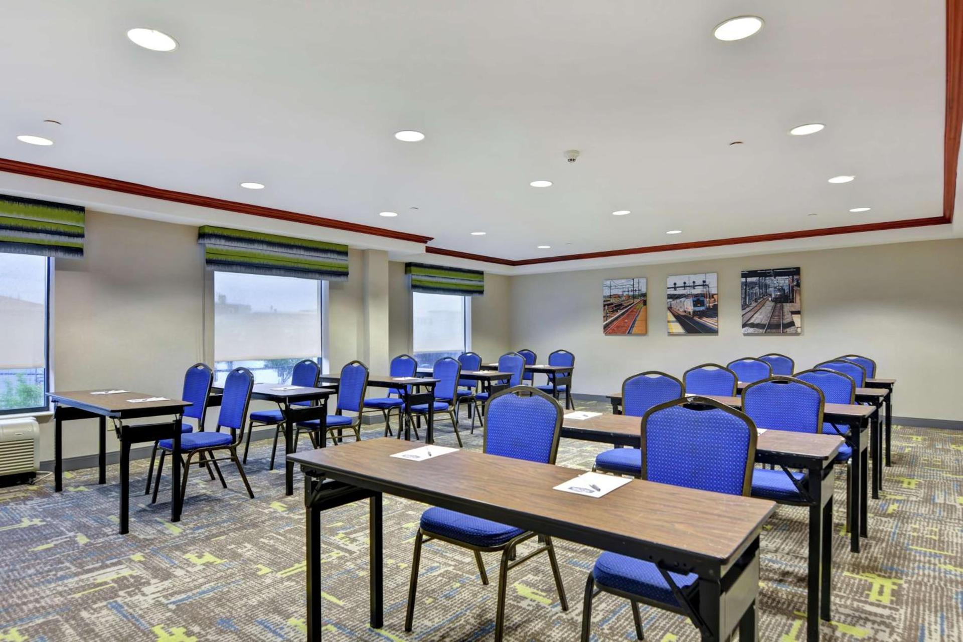 Hampton Inn & Suites Newark-Harrison-Riverwalk photo 29