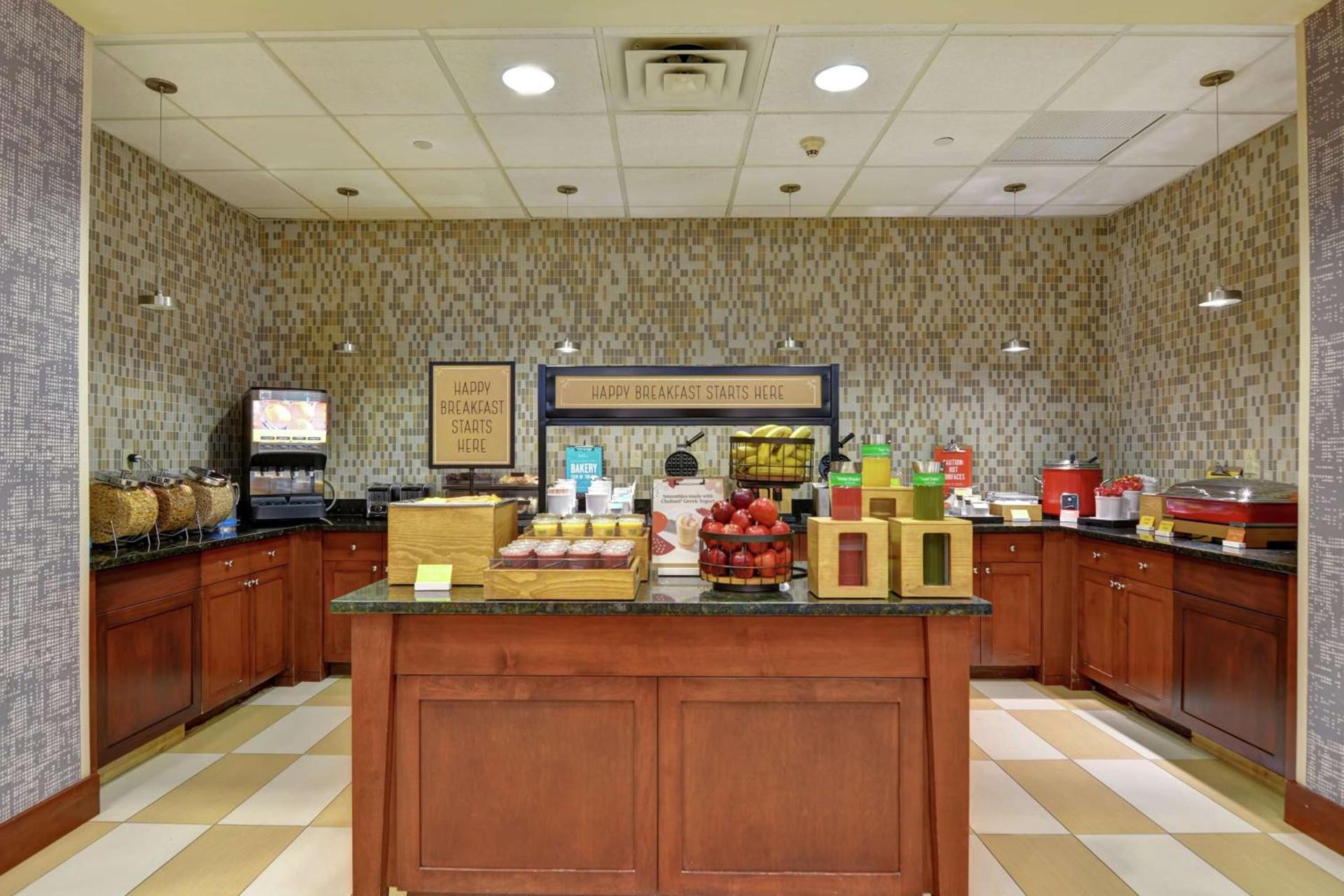 Hampton Inn & Suites Newark-Harrison-Riverwalk photo 19
