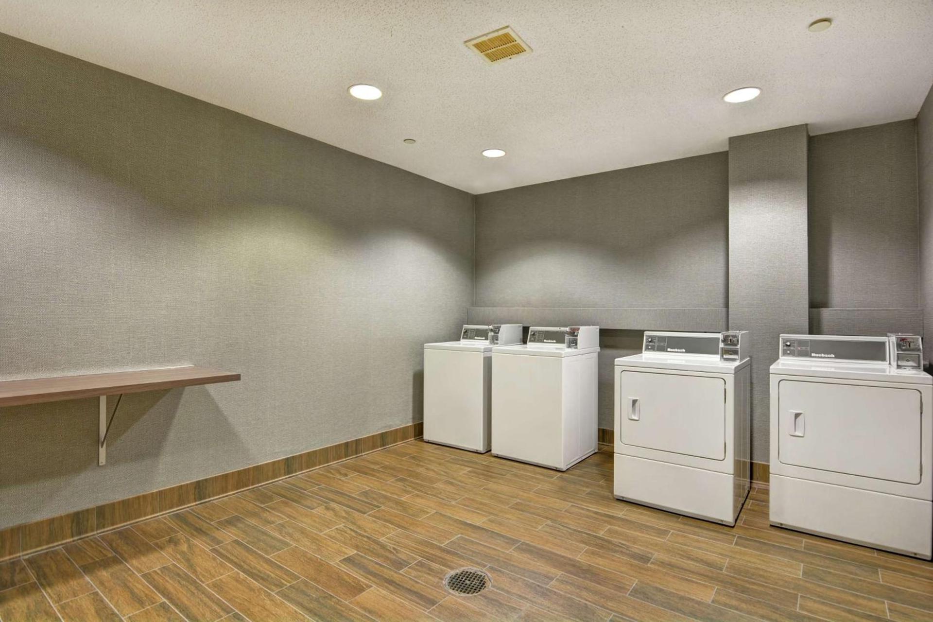 Hampton Inn & Suites Newark-Harrison-Riverwalk photo 34