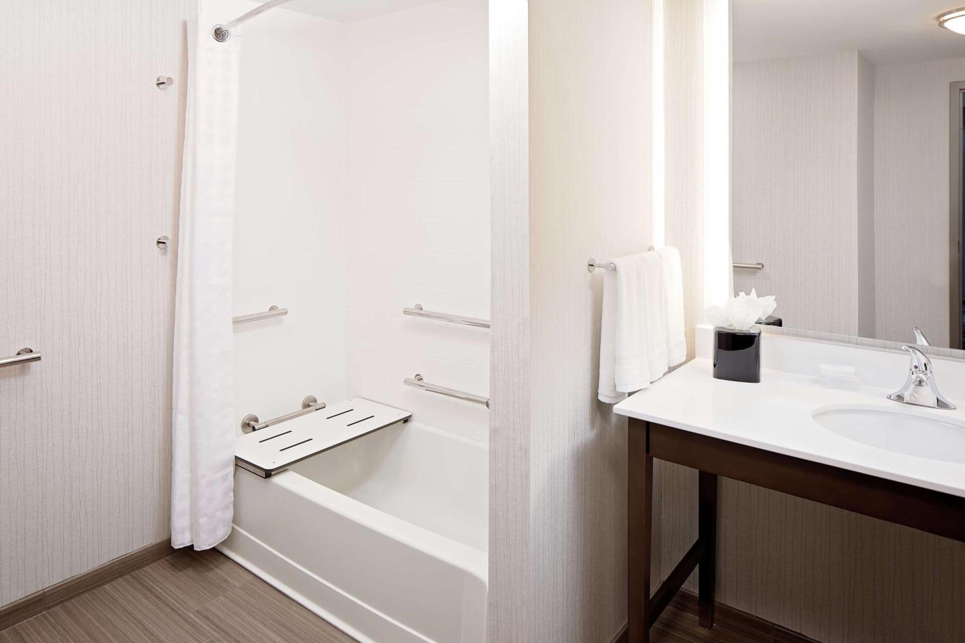 Homewood Suites By Hilton Ronkonkoma photo 10