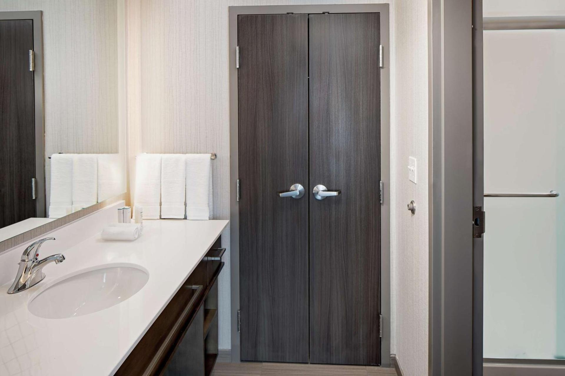 Homewood Suites By Hilton Ronkonkoma photo 11