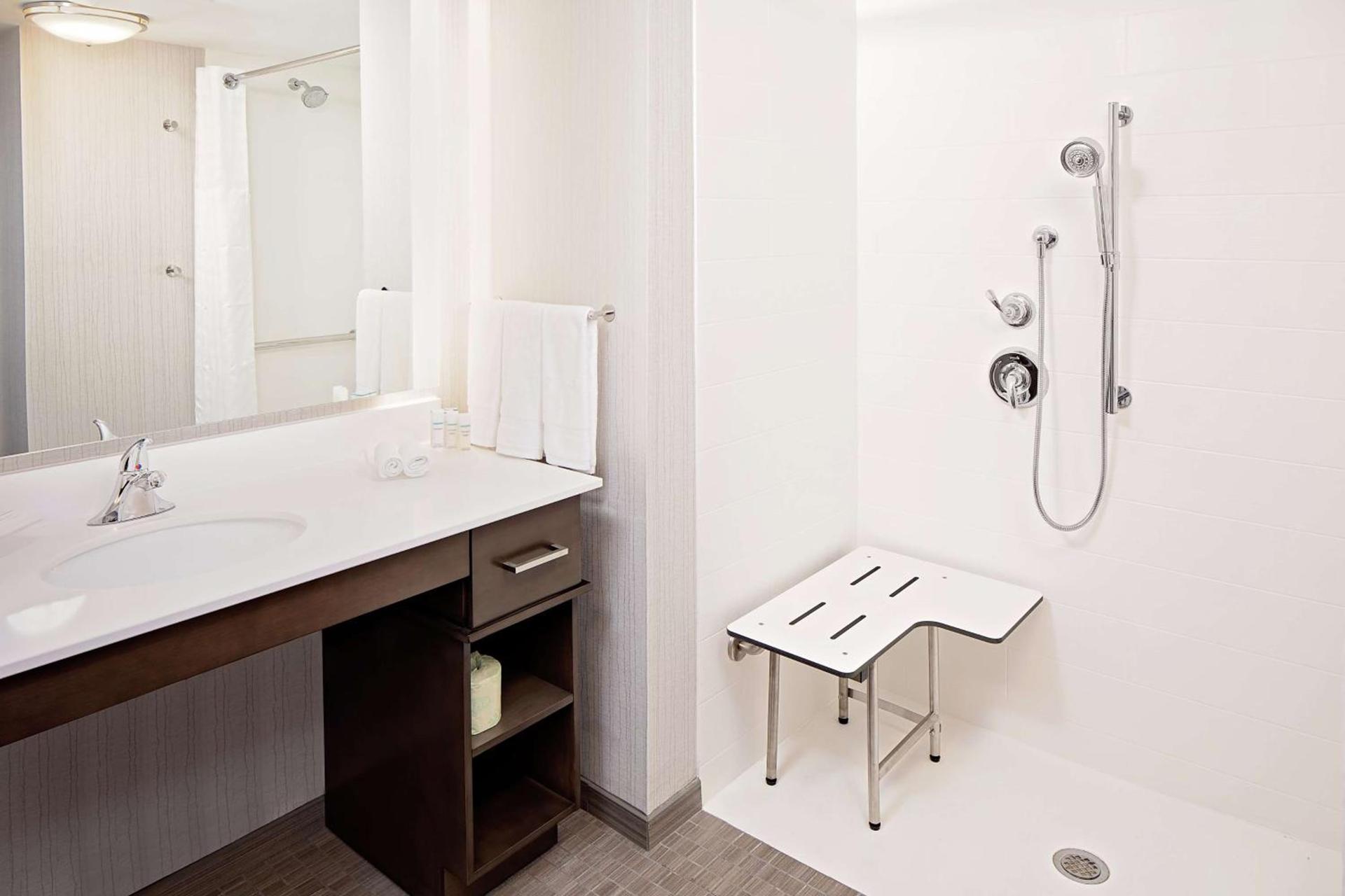 Homewood Suites By Hilton Ronkonkoma photo 13