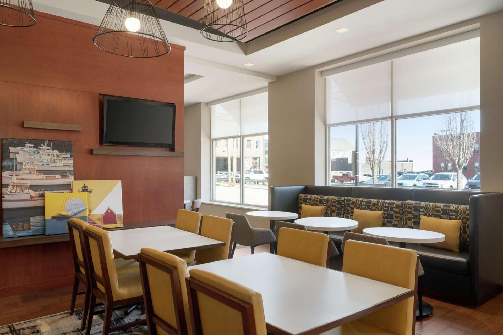 Hampton Inn Portland Downtown Waterfront photo 11