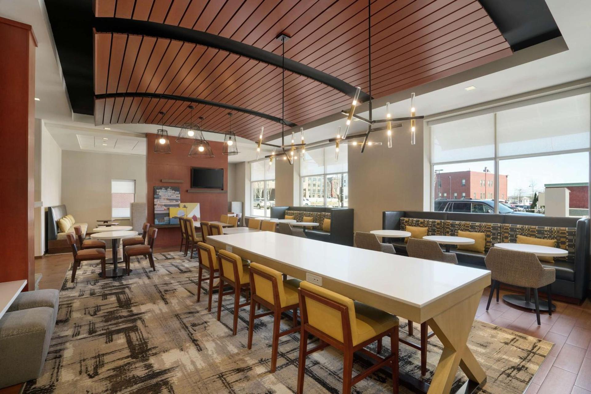 Hampton Inn Portland Downtown Waterfront photo 12