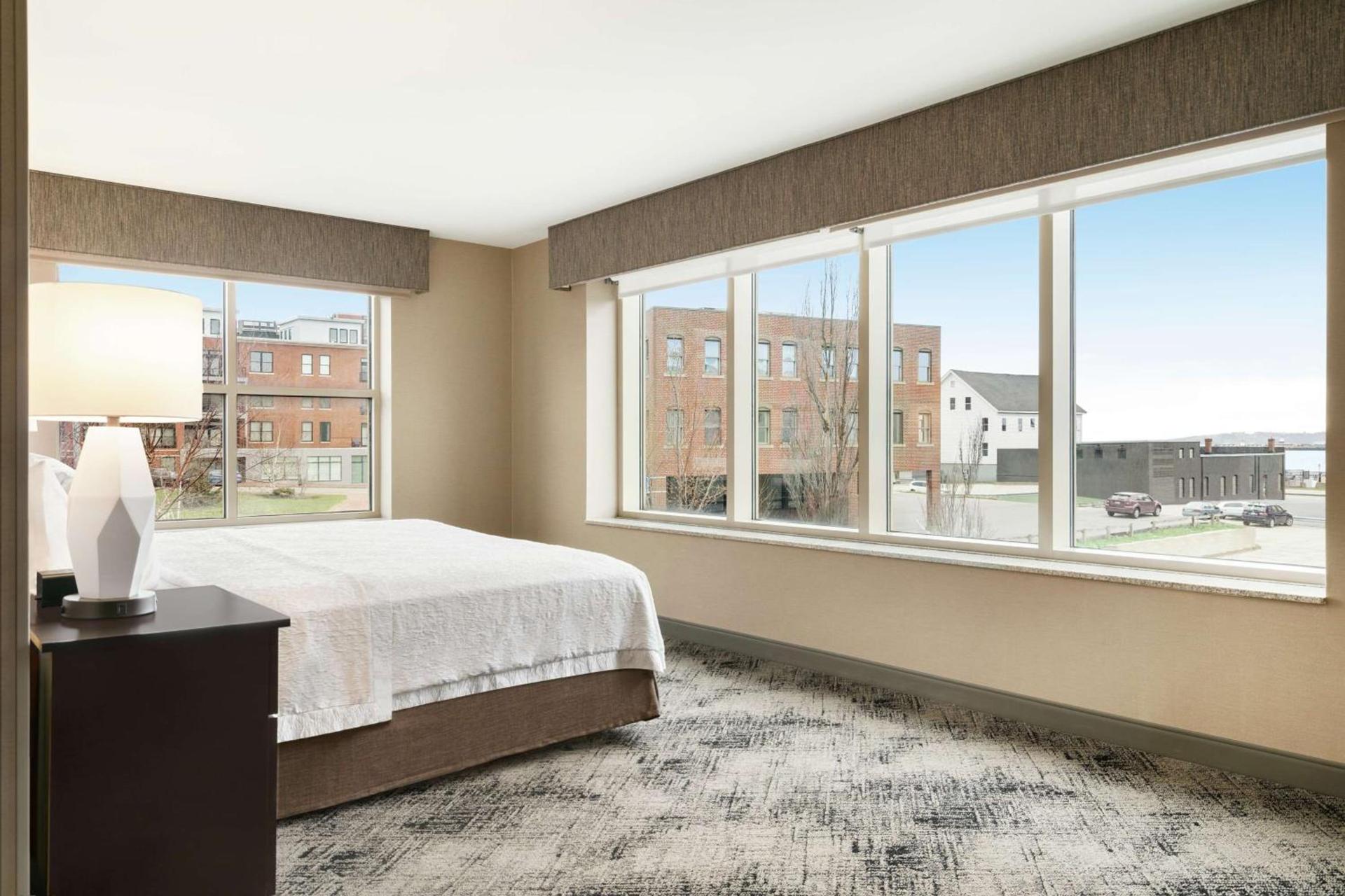 Hampton Inn Portland Downtown Waterfront photo 22