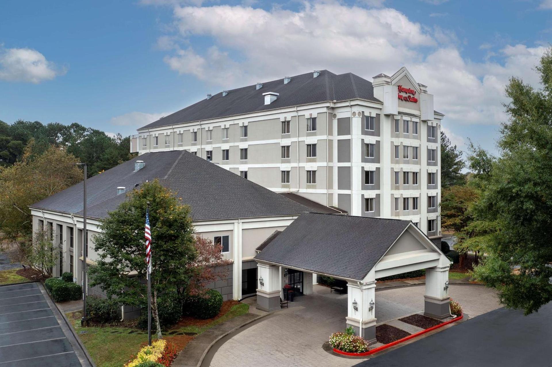 Hampton Inn & Suites Alpharetta-Windward photo 1
