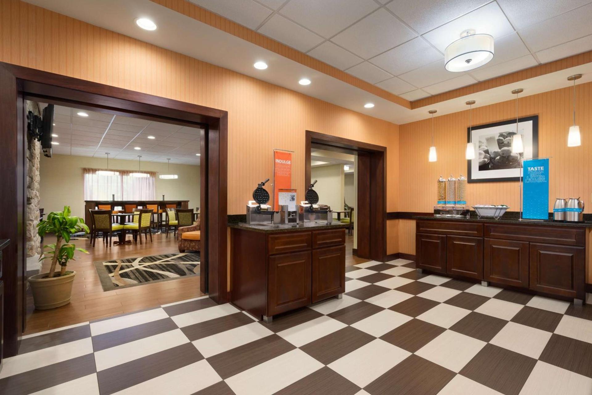 Hampton Inn Lehighton - Jim Thorpe photo 11