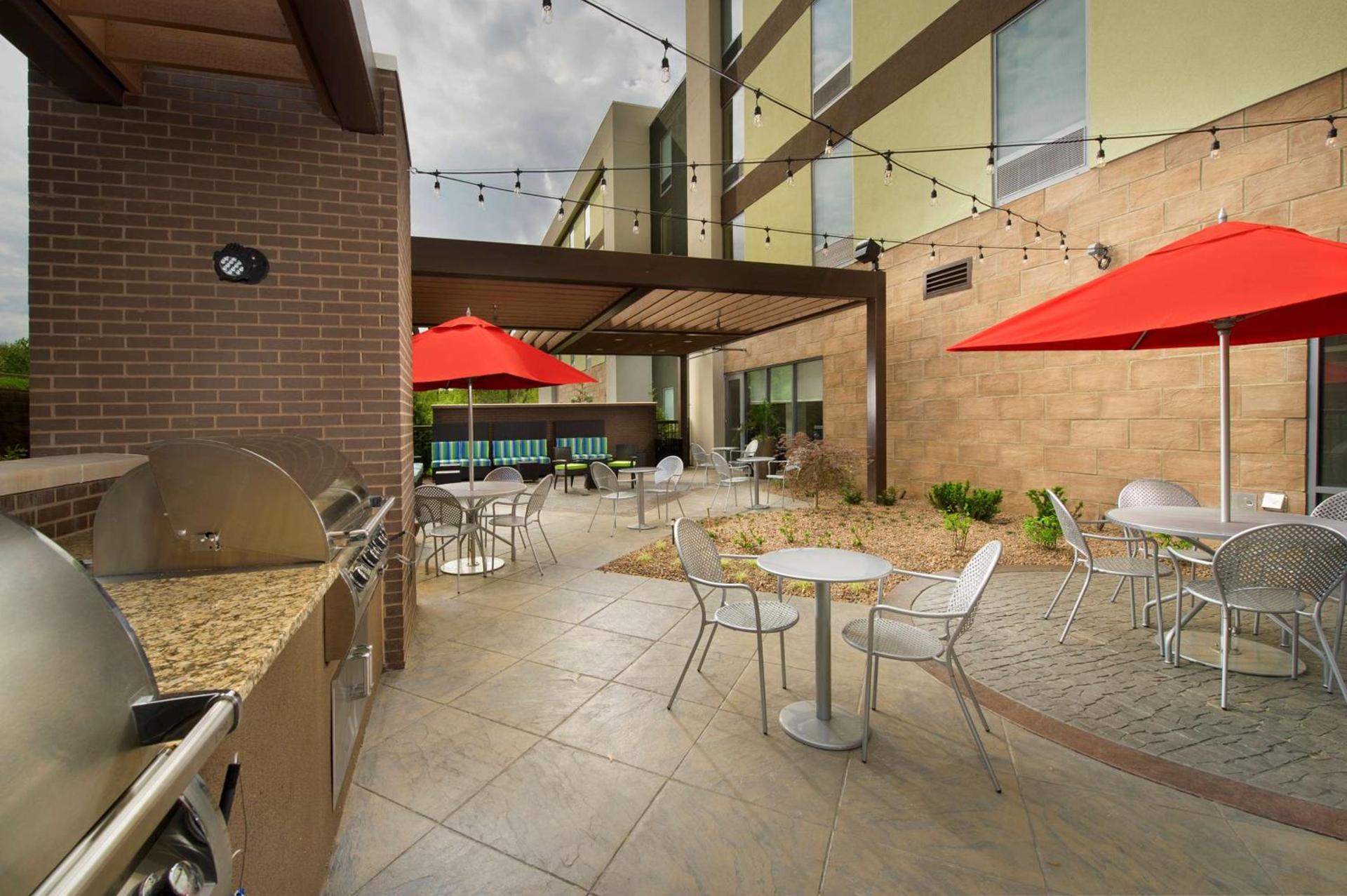 Hampton Inn Louisville East Hurstbourne photo 2