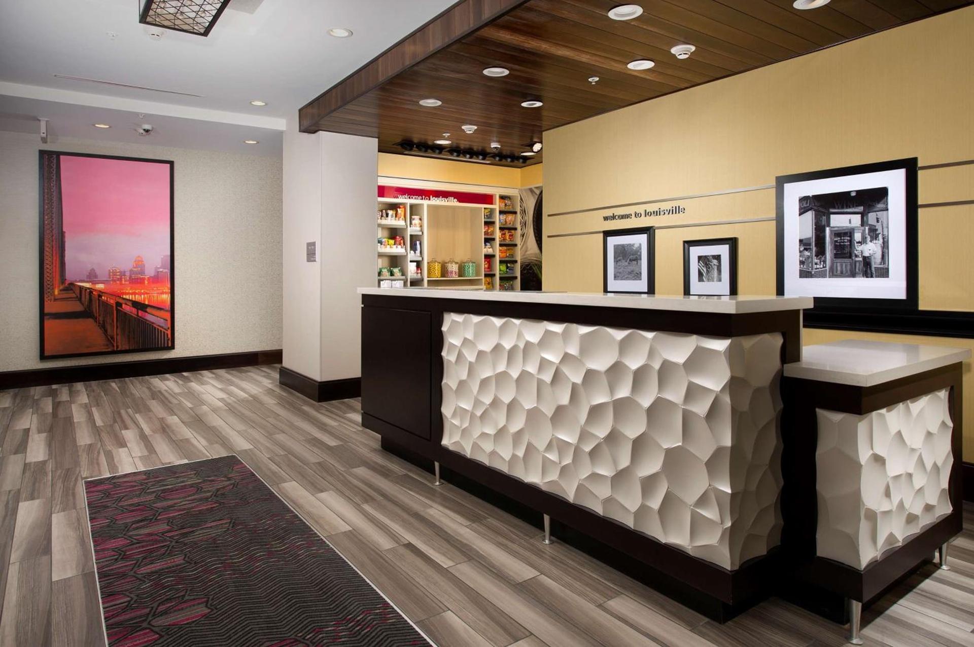 Hampton Inn Louisville East Hurstbourne photo 7