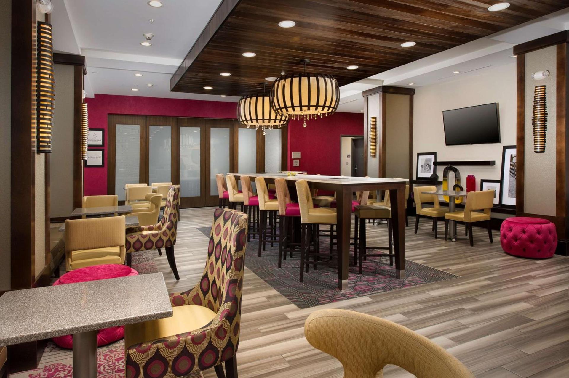 Hampton Inn Louisville East Hurstbourne photo 11