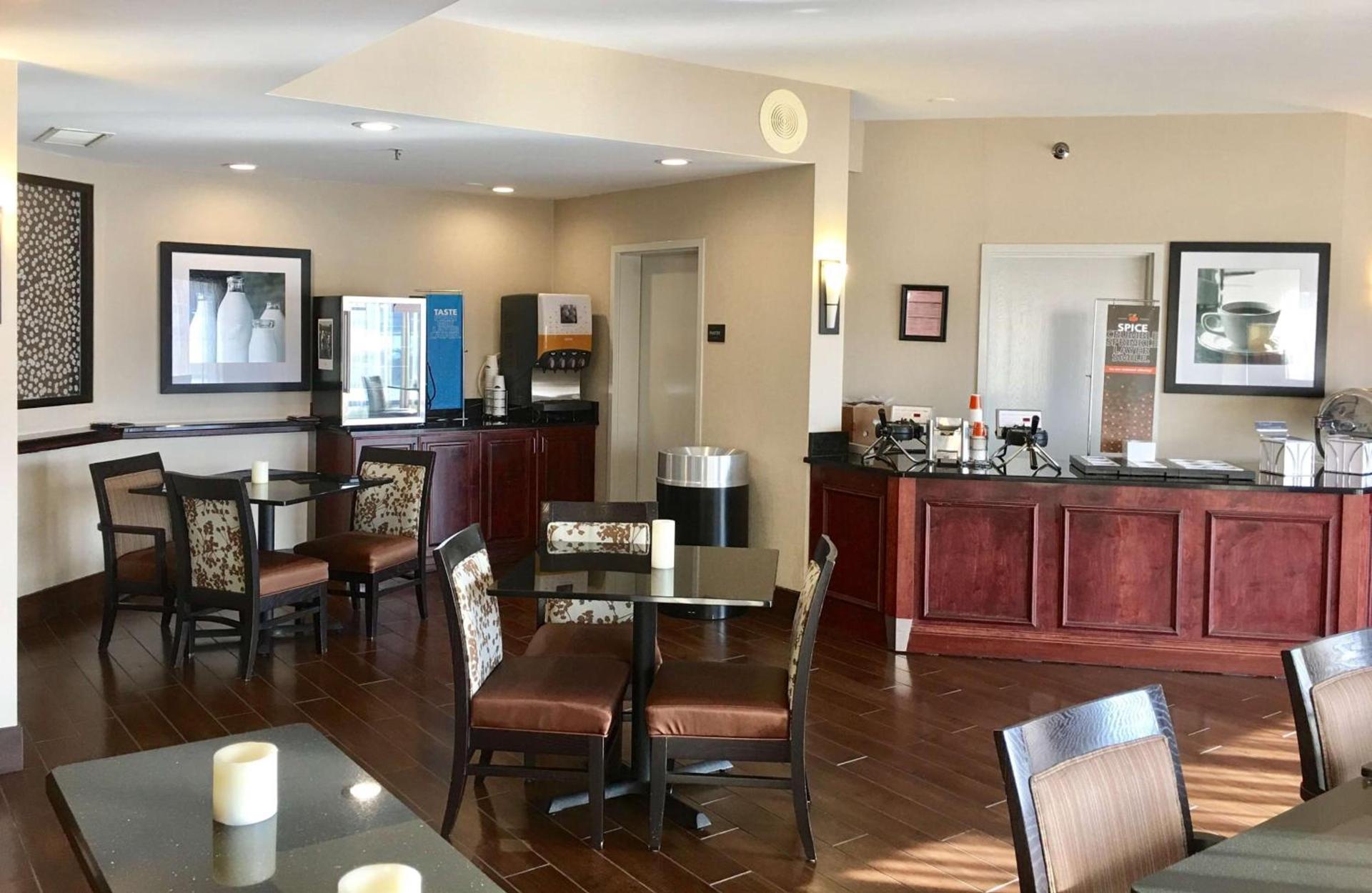 Hampton Inn Sevierville photo 11