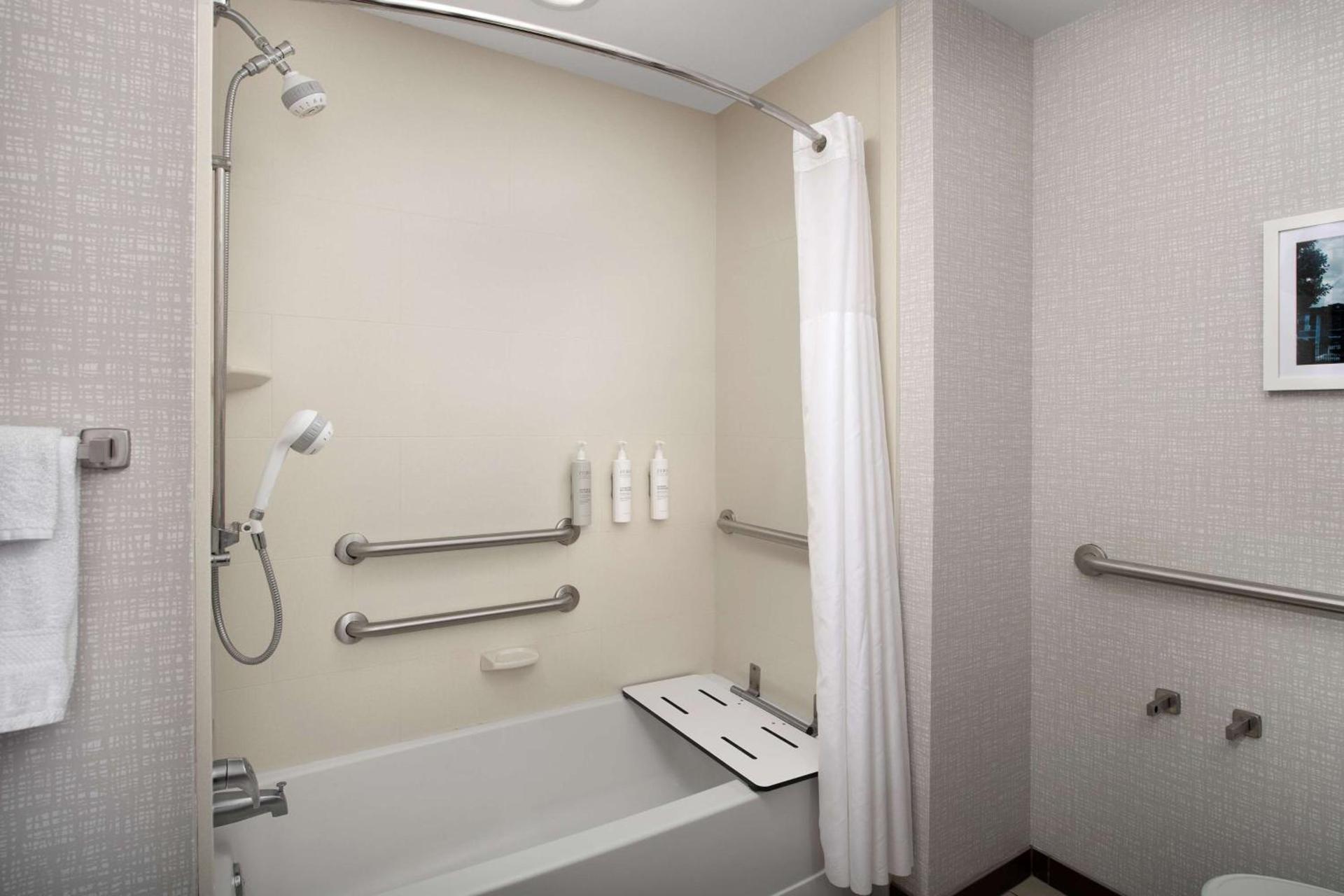 Hampton Inn Knoxville Clinton I-75 photo 17