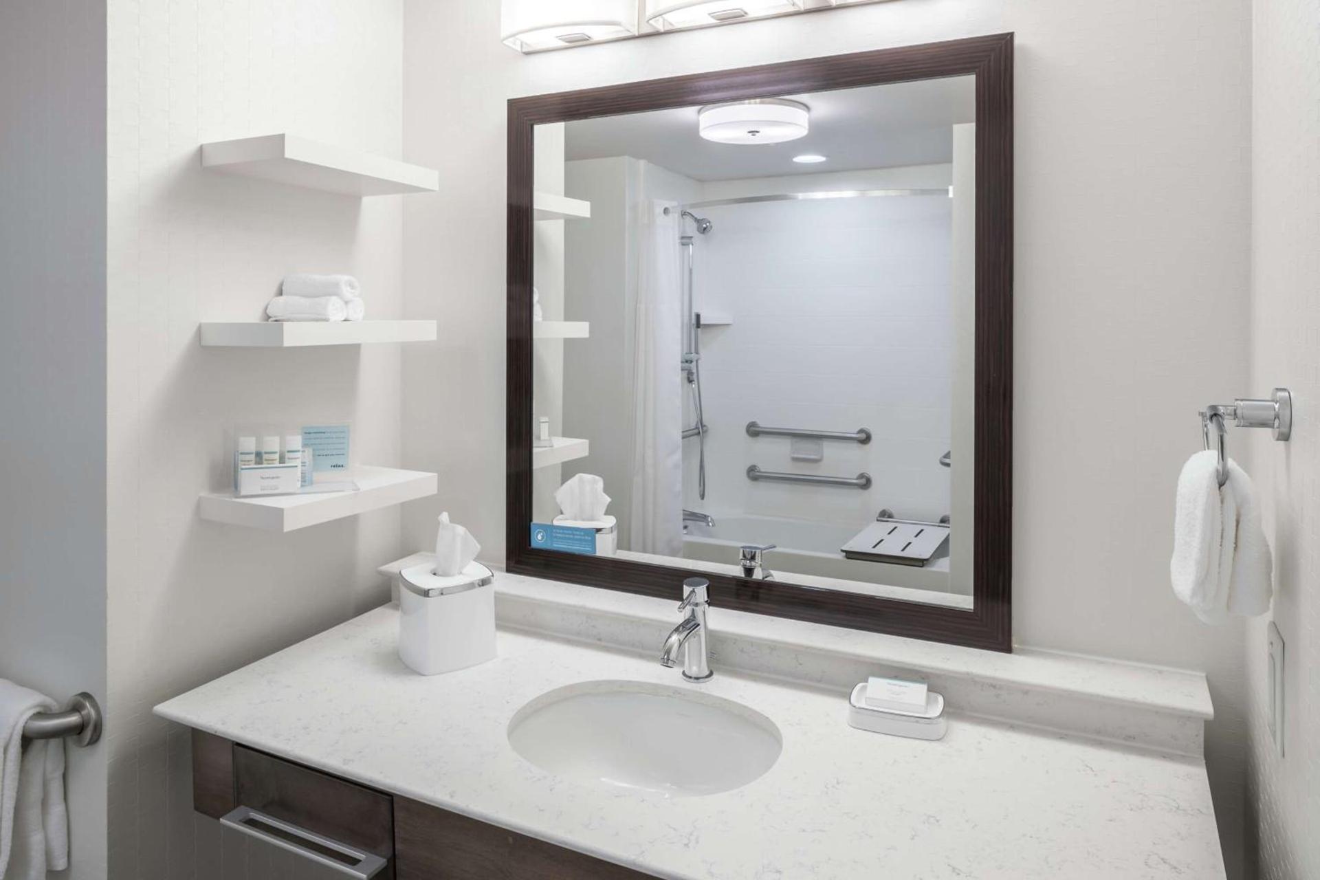 Hampton Inn & Suites by Hilton Atlanta Perimeter Dunwoody photo 28