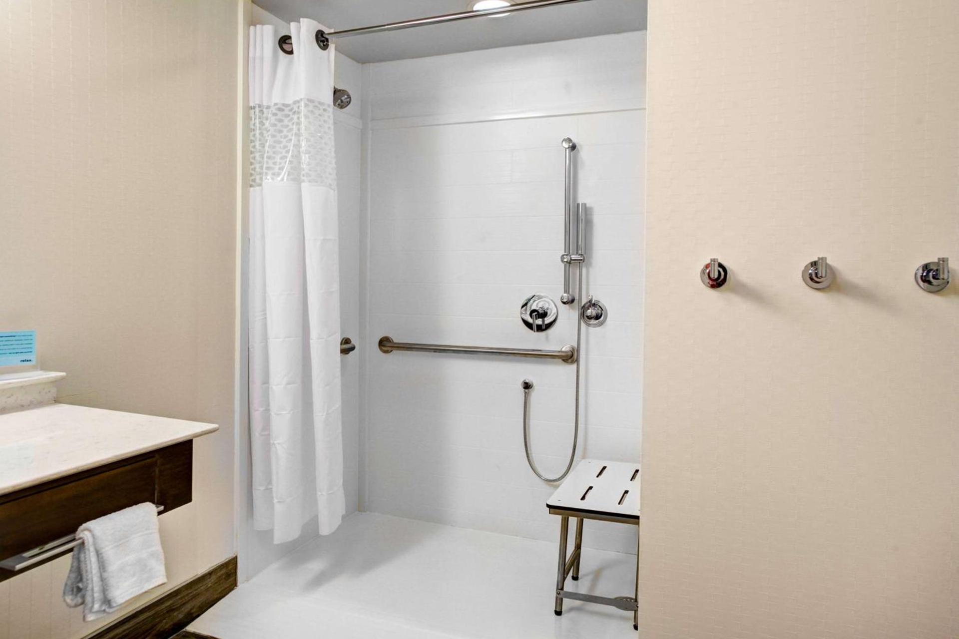 Hampton Inn & Suites by Hilton Atlanta Perimeter Dunwoody photo 36