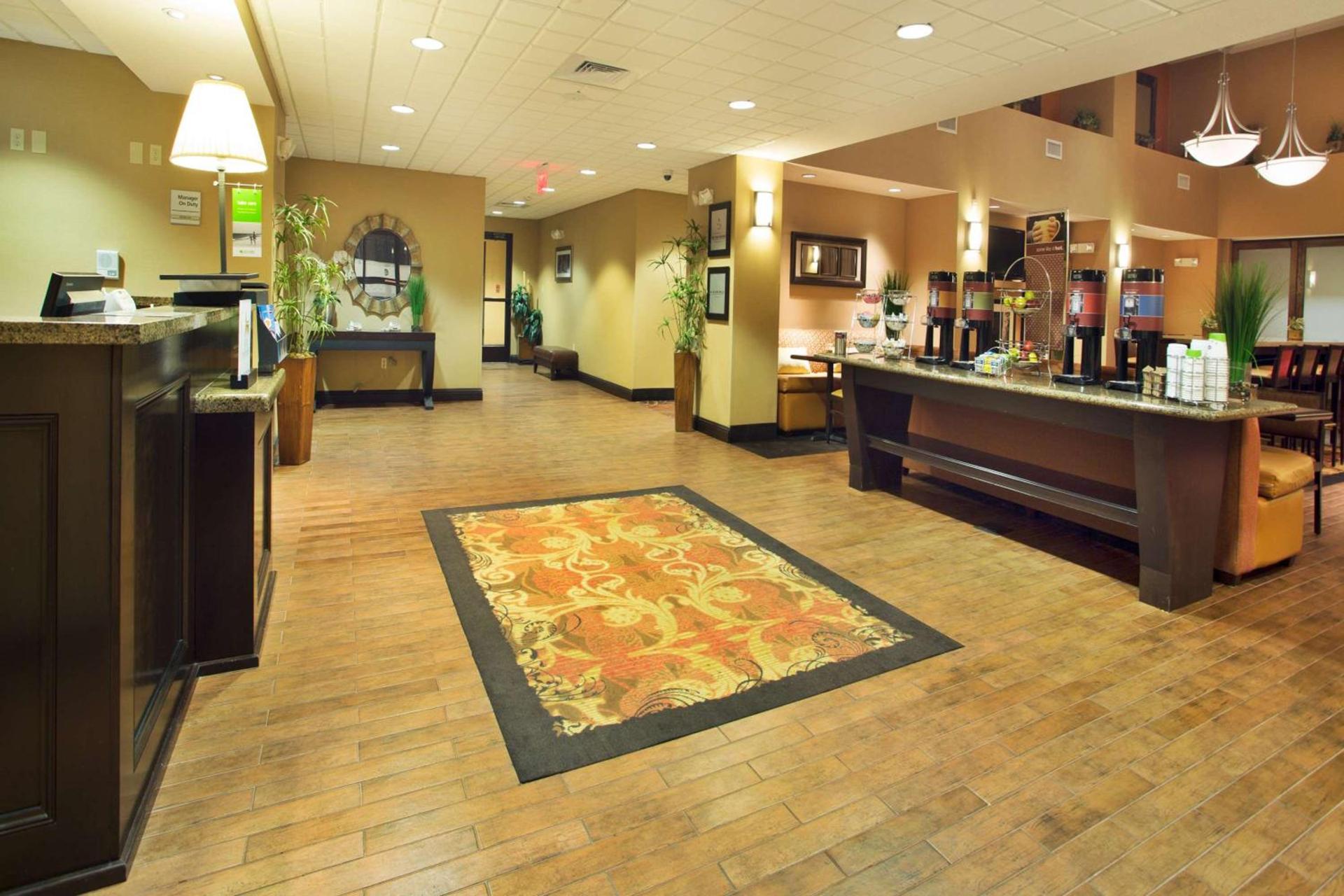 Hampton Inn & Suites Laurel photo 9