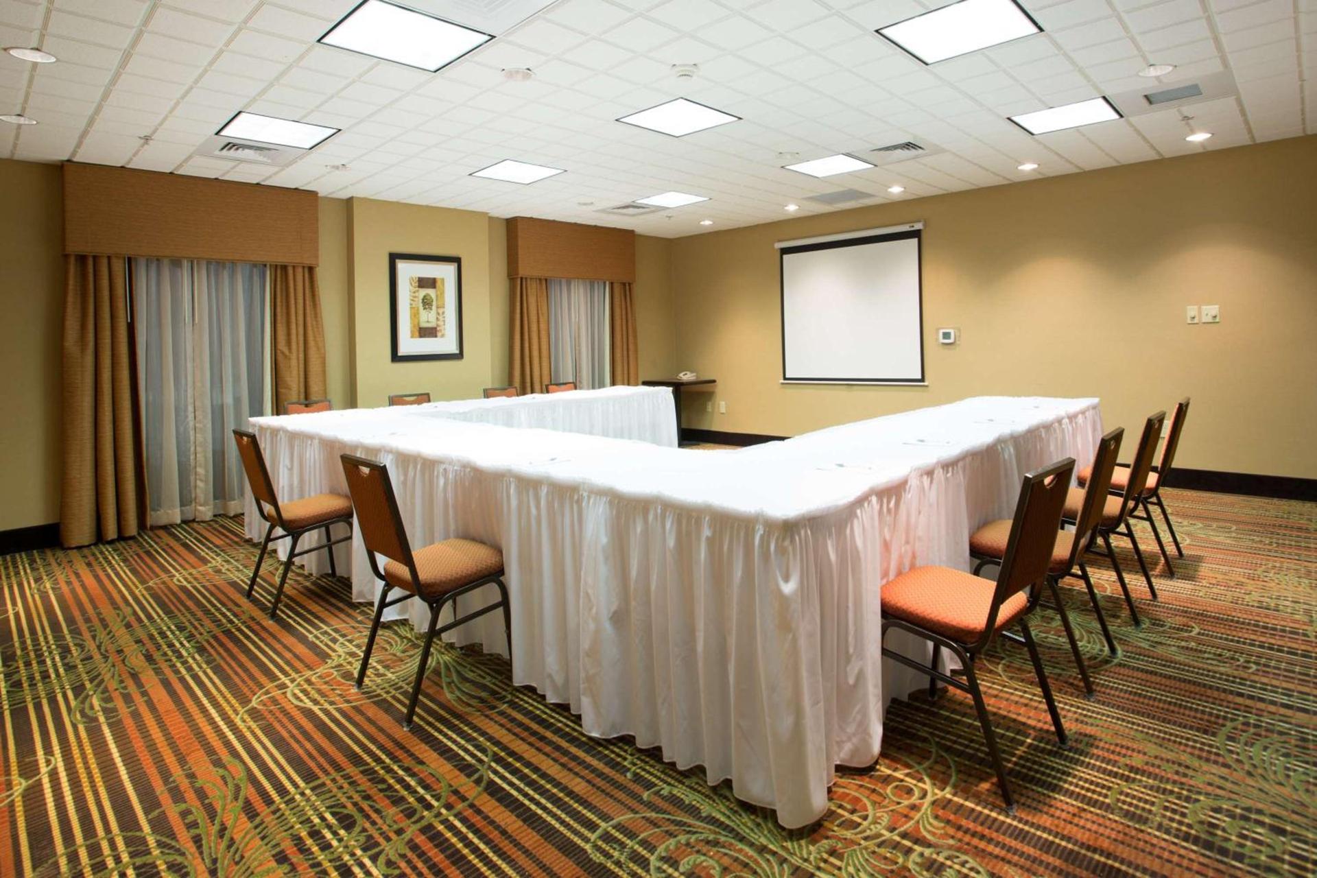 Hampton Inn & Suites Laurel photo 14