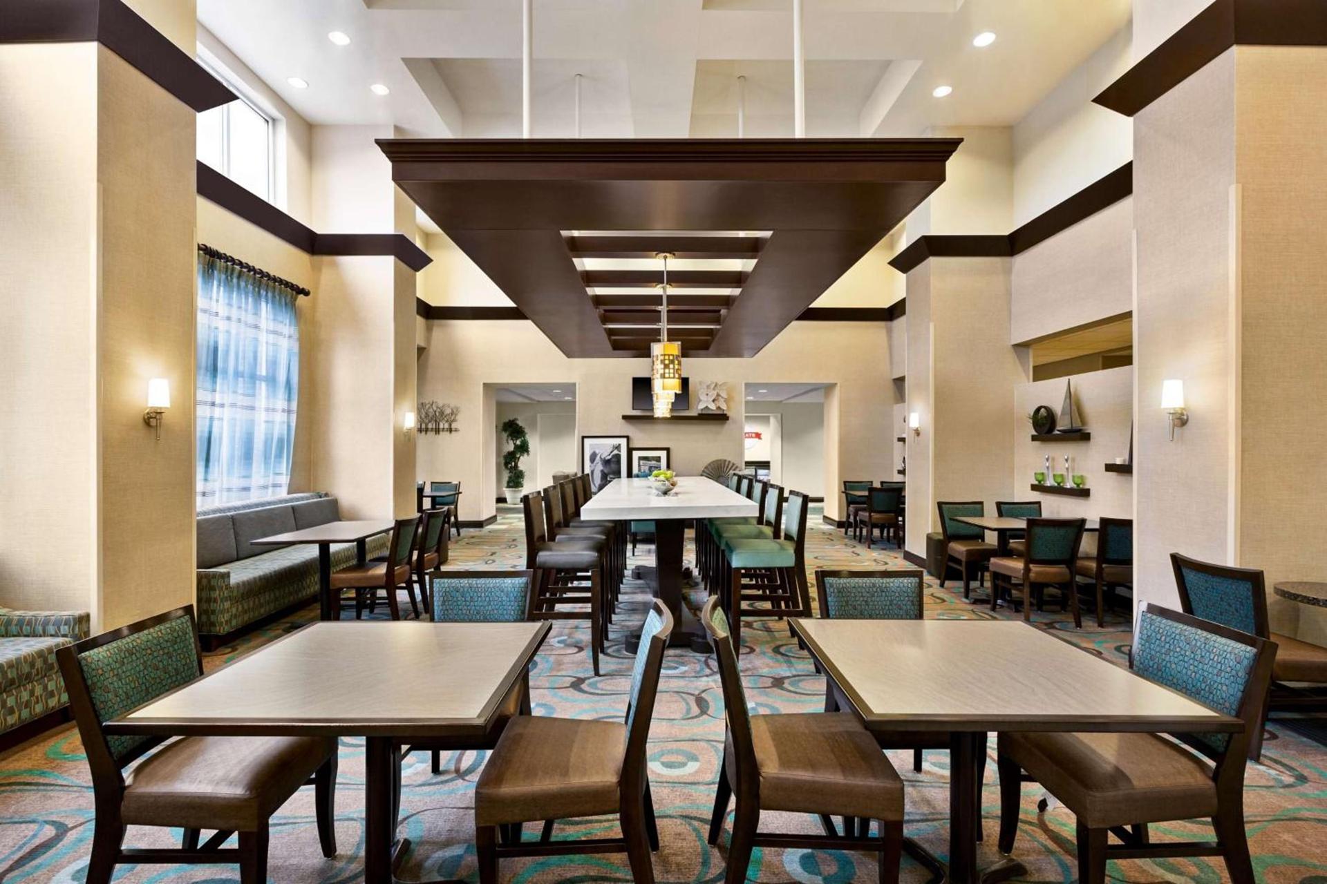 Hampton Inn & Suites Atlanta Airport West Camp Creek Pkwy photo 4