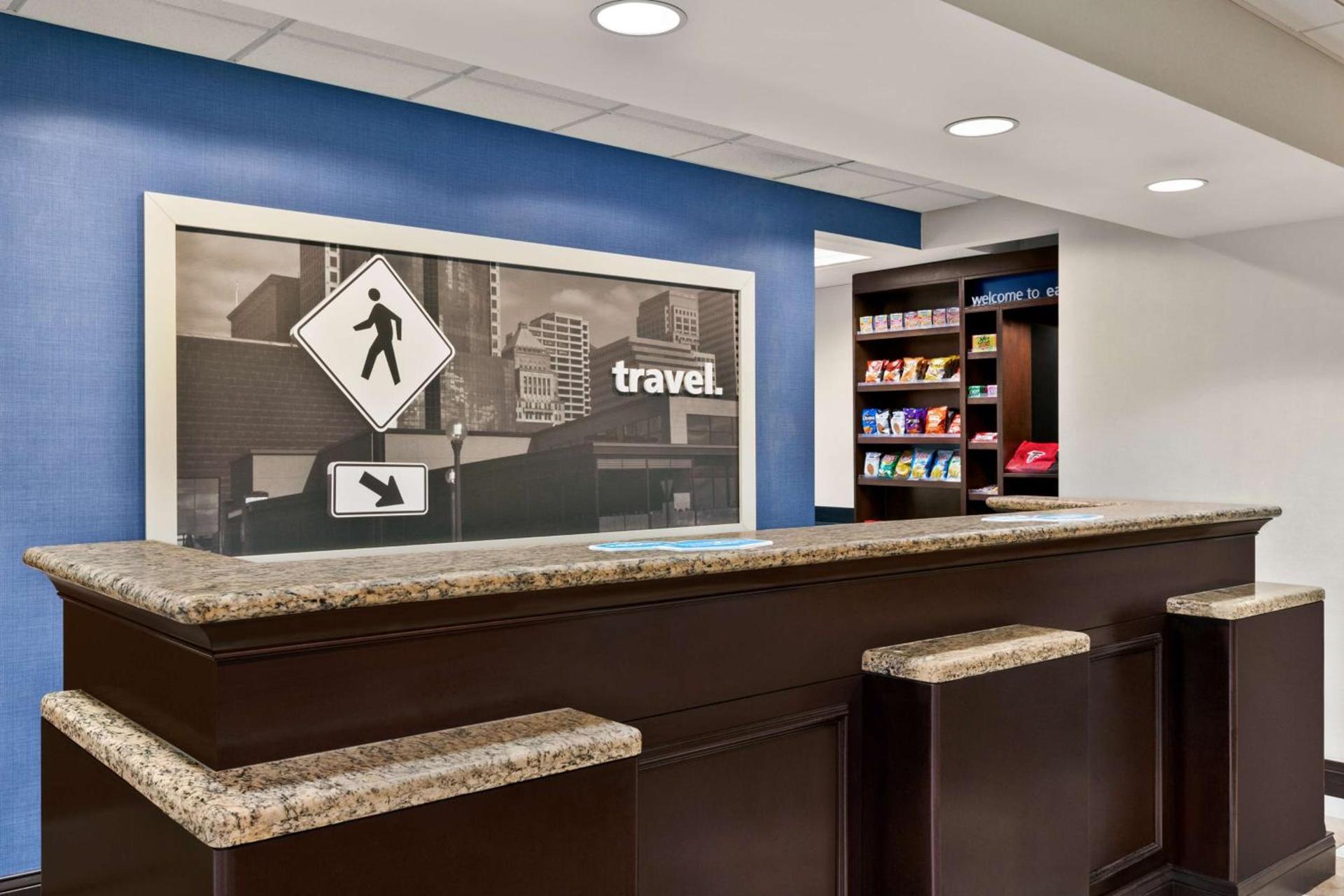 Hampton Inn & Suites Atlanta Airport West Camp Creek Pkwy photo 3