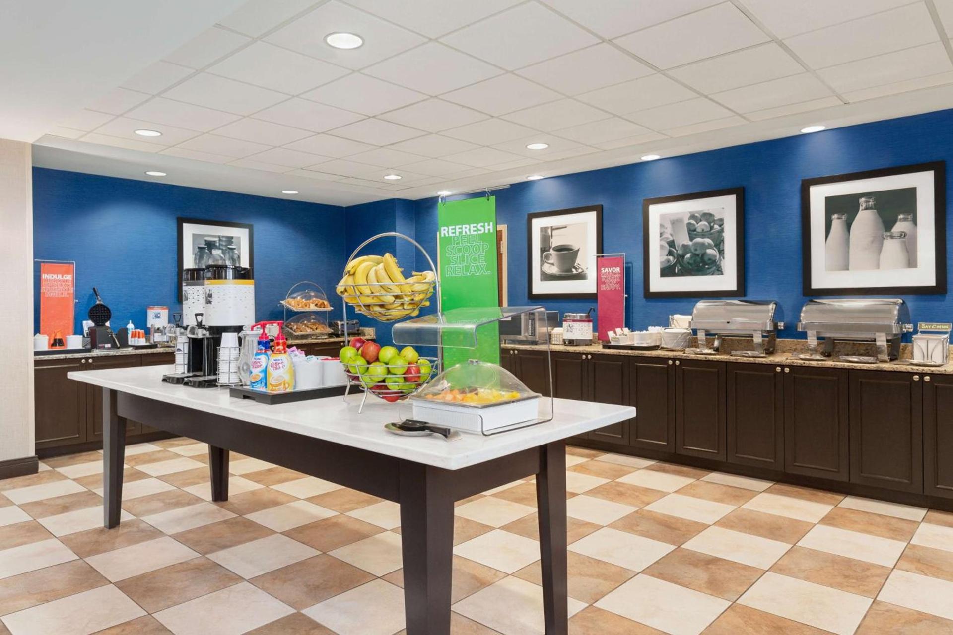 Hampton Inn & Suites Atlanta Airport West Camp Creek Pkwy photo 8