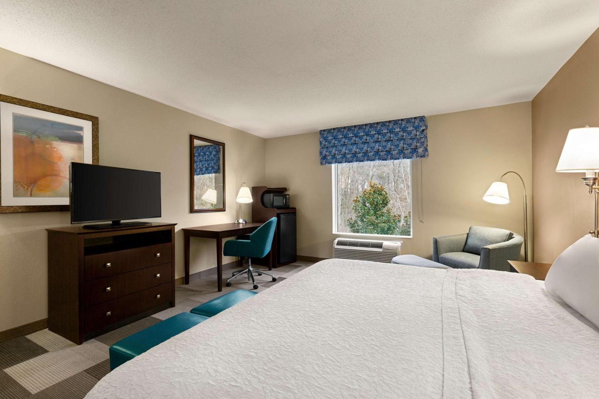 Hampton Inn & Suites Atlanta Airport West Camp Creek Pkwy photo 11