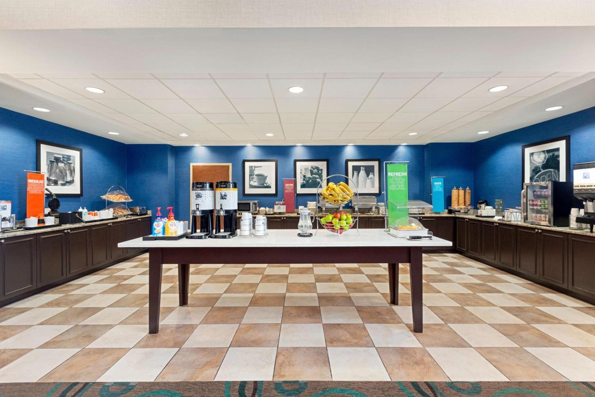 Hampton Inn & Suites Atlanta Airport West Camp Creek Pkwy photo 9