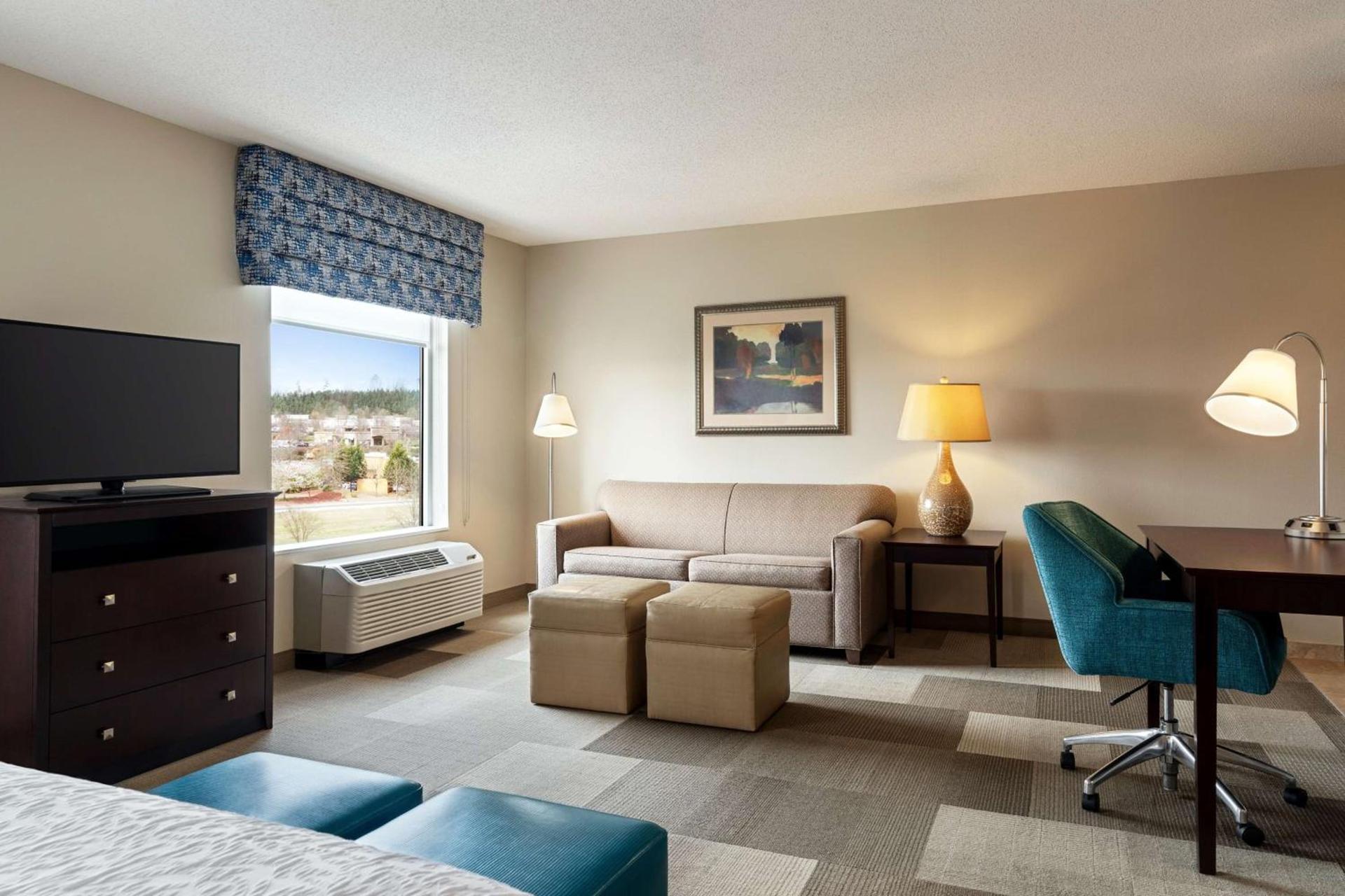 Hampton Inn & Suites Atlanta Airport West Camp Creek Pkwy photo 15