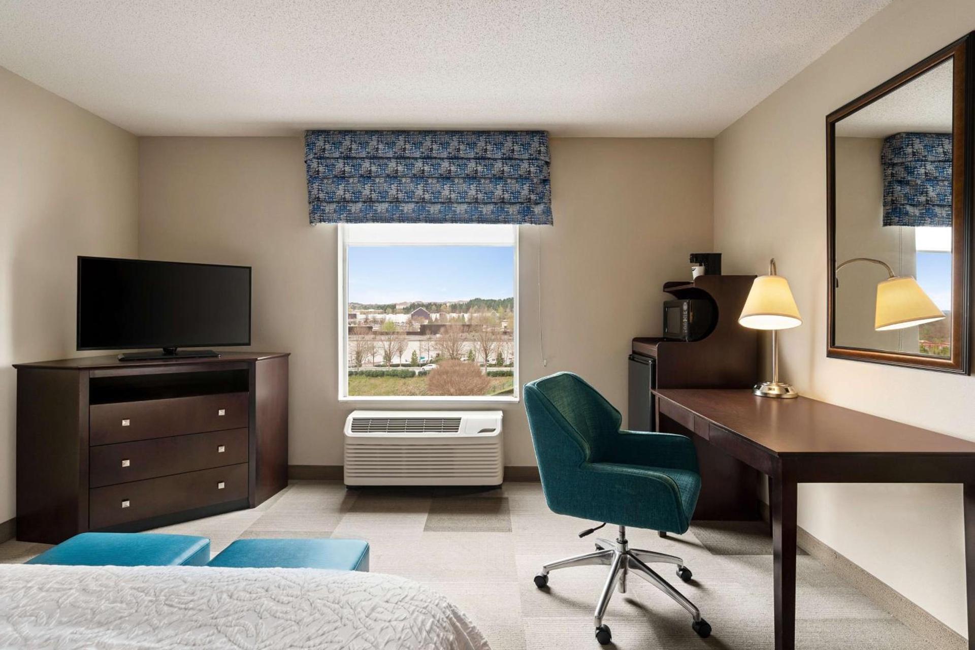 Hampton Inn & Suites Atlanta Airport West Camp Creek Pkwy photo 19