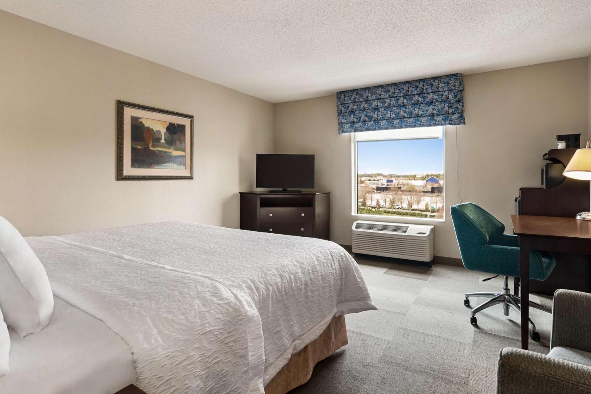 Hampton Inn & Suites Atlanta Airport West Camp Creek Pkwy photo 17