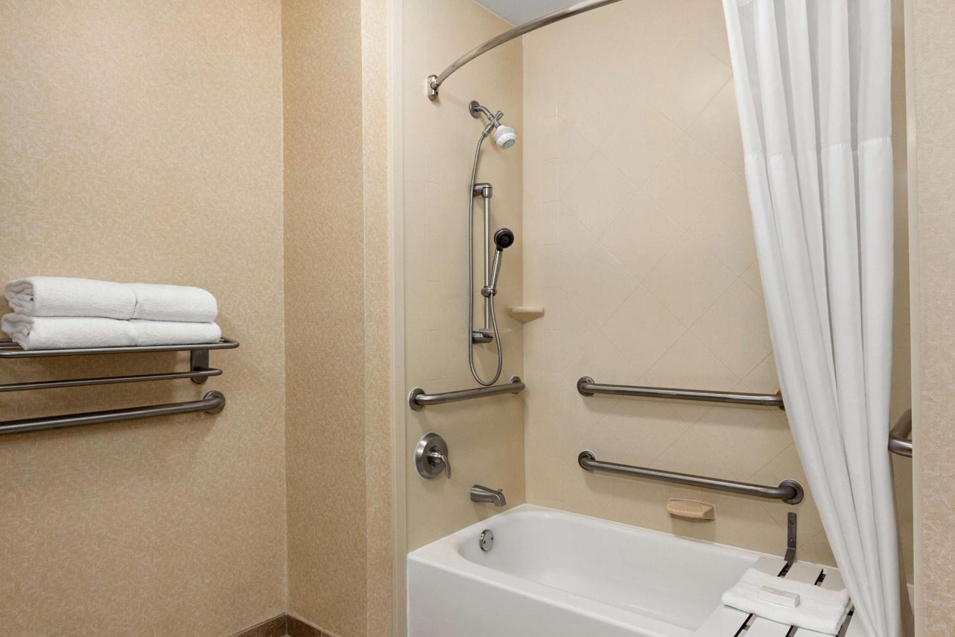 Hampton Inn & Suites Atlanta Airport West Camp Creek Pkwy photo 25