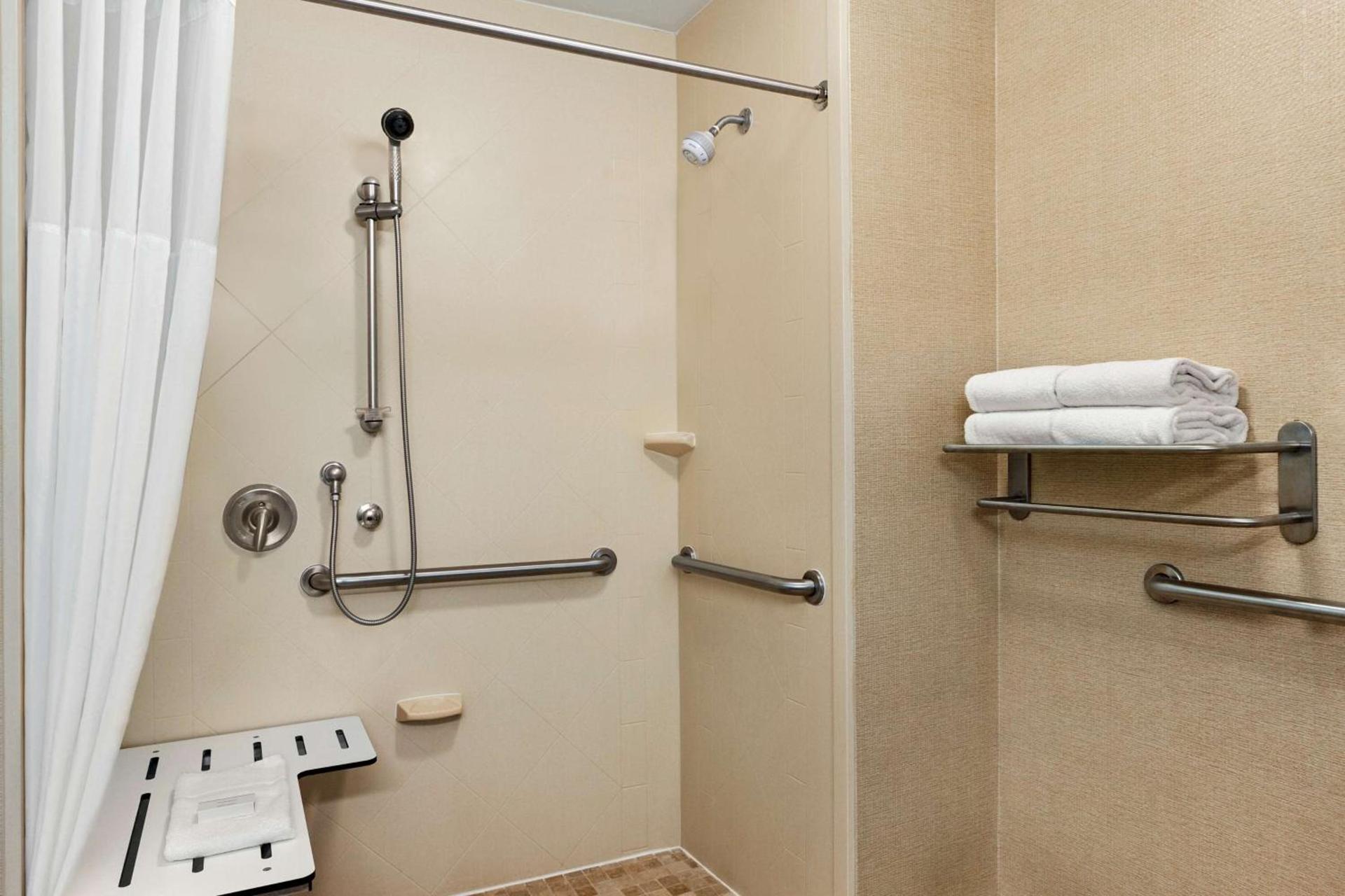 Hampton Inn & Suites Atlanta Airport West Camp Creek Pkwy photo 24