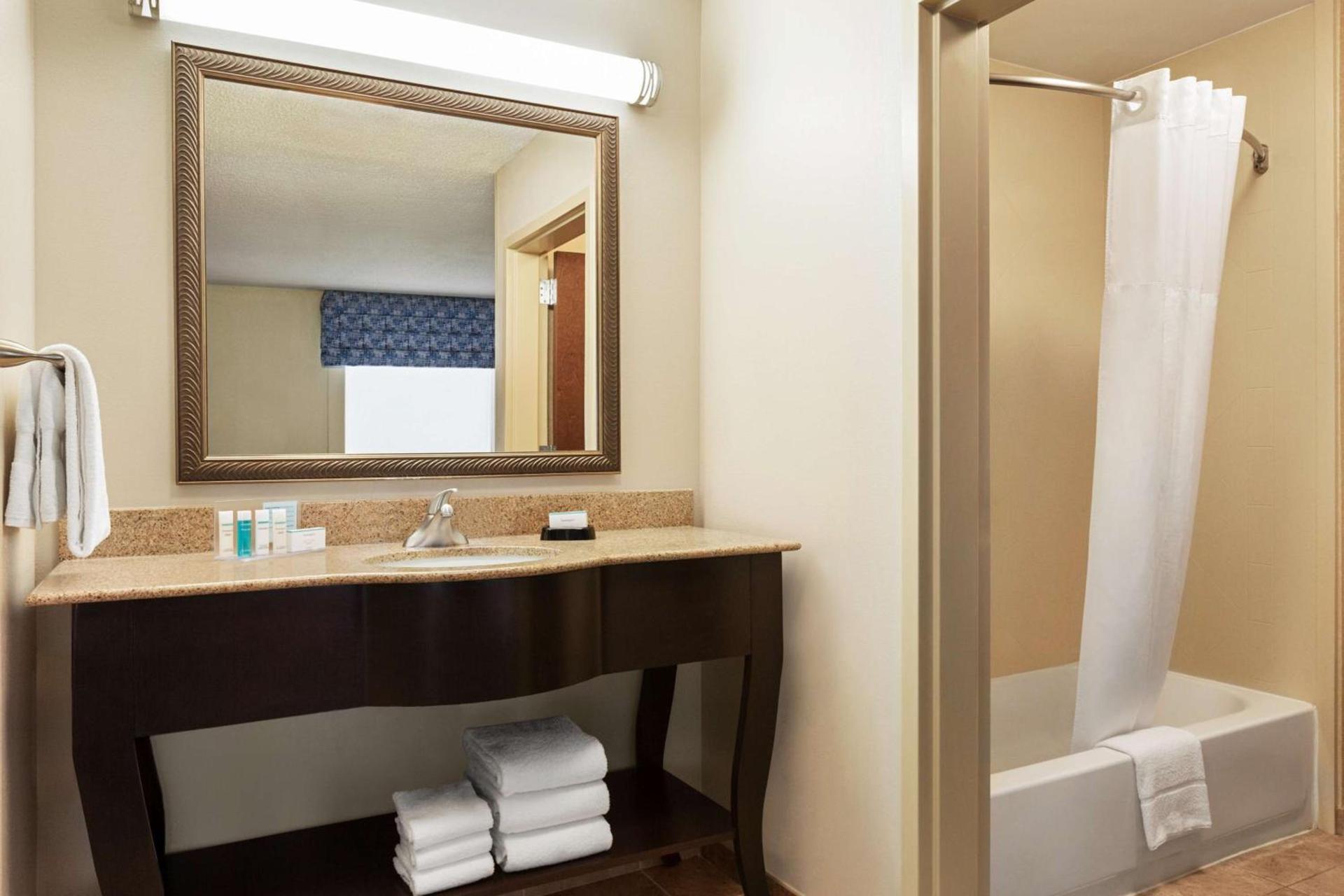 Hampton Inn & Suites Atlanta Airport West Camp Creek Pkwy photo 26