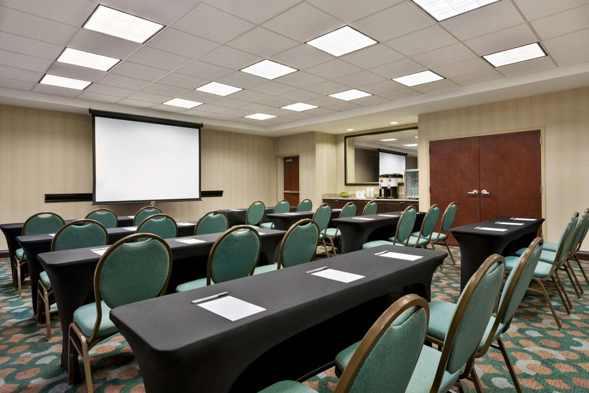 Hampton Inn & Suites Atlanta Airport West Camp Creek Pkwy photo 30