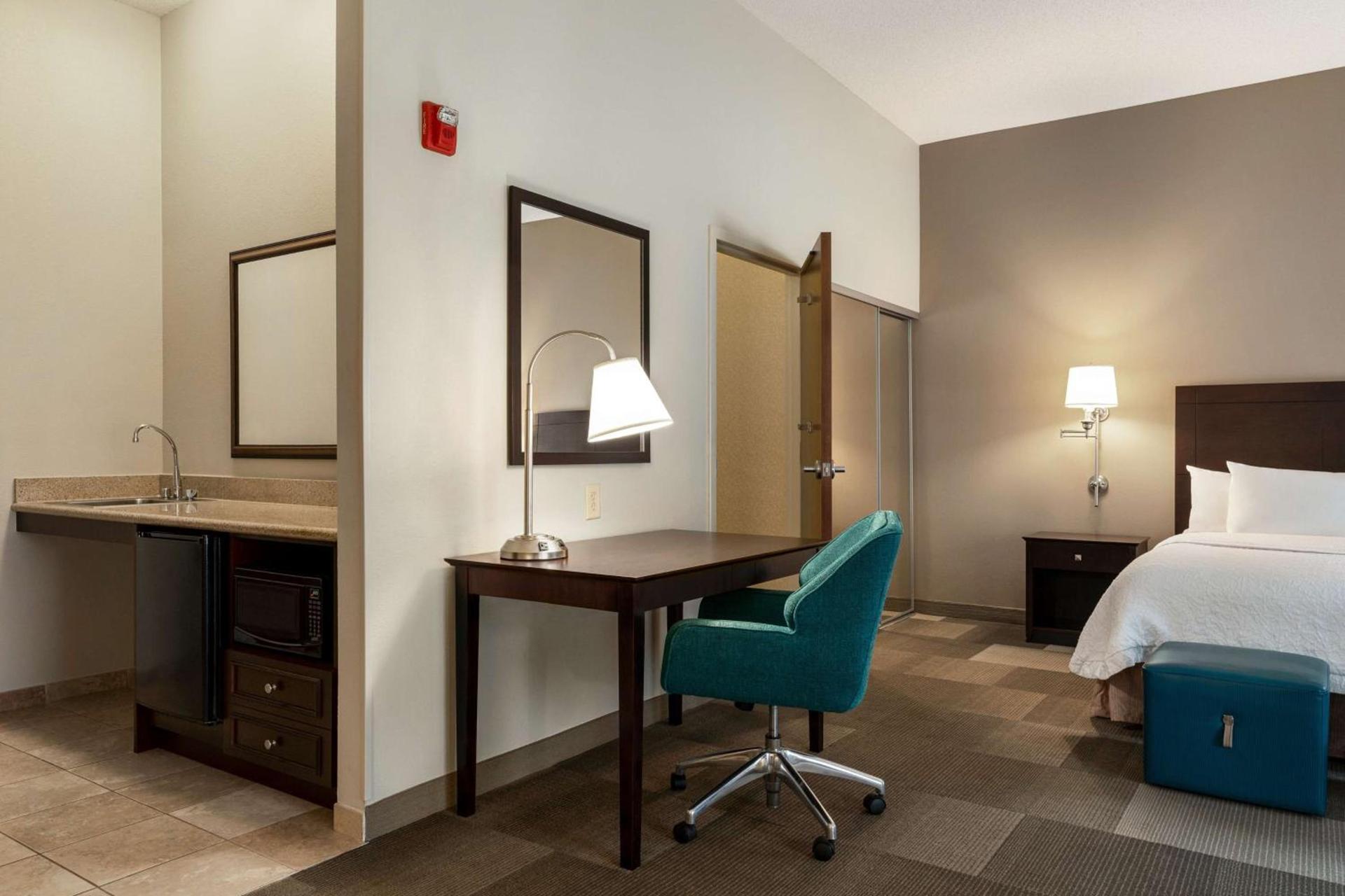 Hampton Inn & Suites Atlanta Airport West Camp Creek Pkwy photo 28