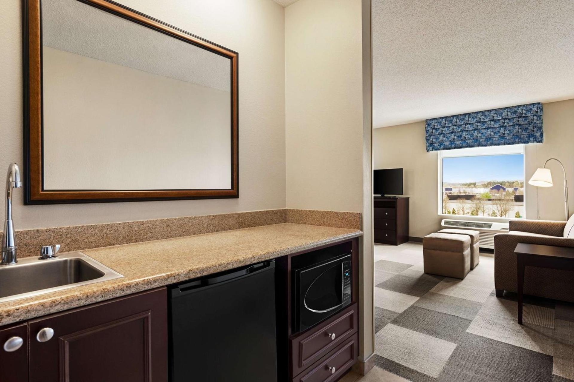 Hampton Inn & Suites Atlanta Airport West Camp Creek Pkwy photo 29